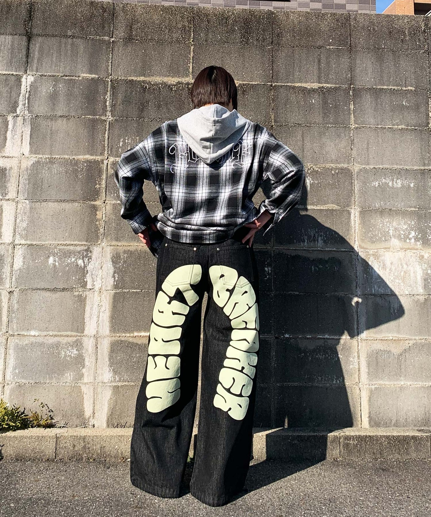 バックアーチロゴデニムパンツ