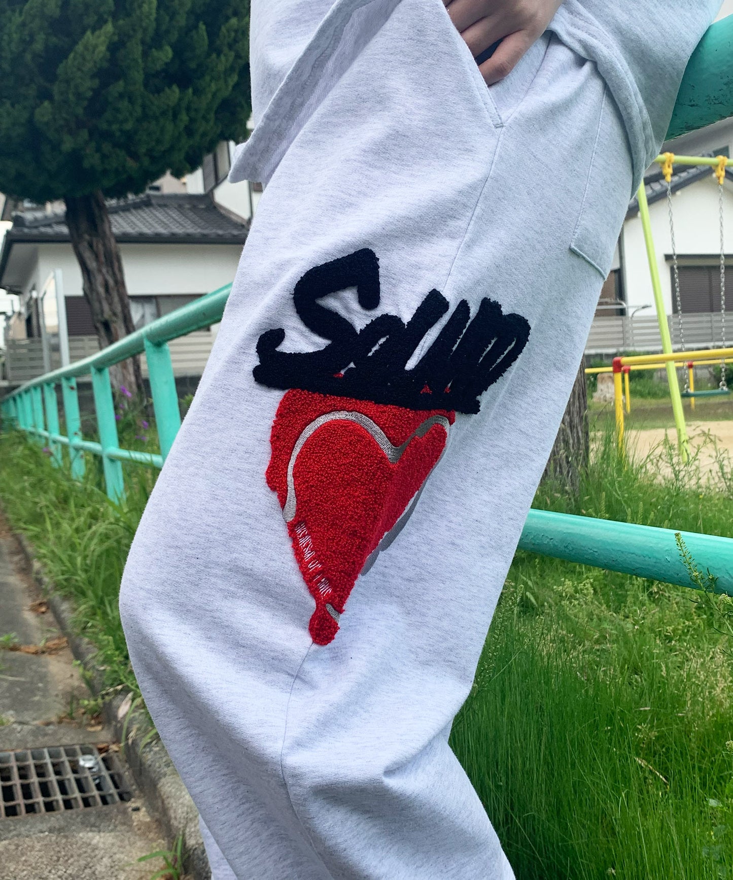 ハートサガラ刺繍スウェットパンツ