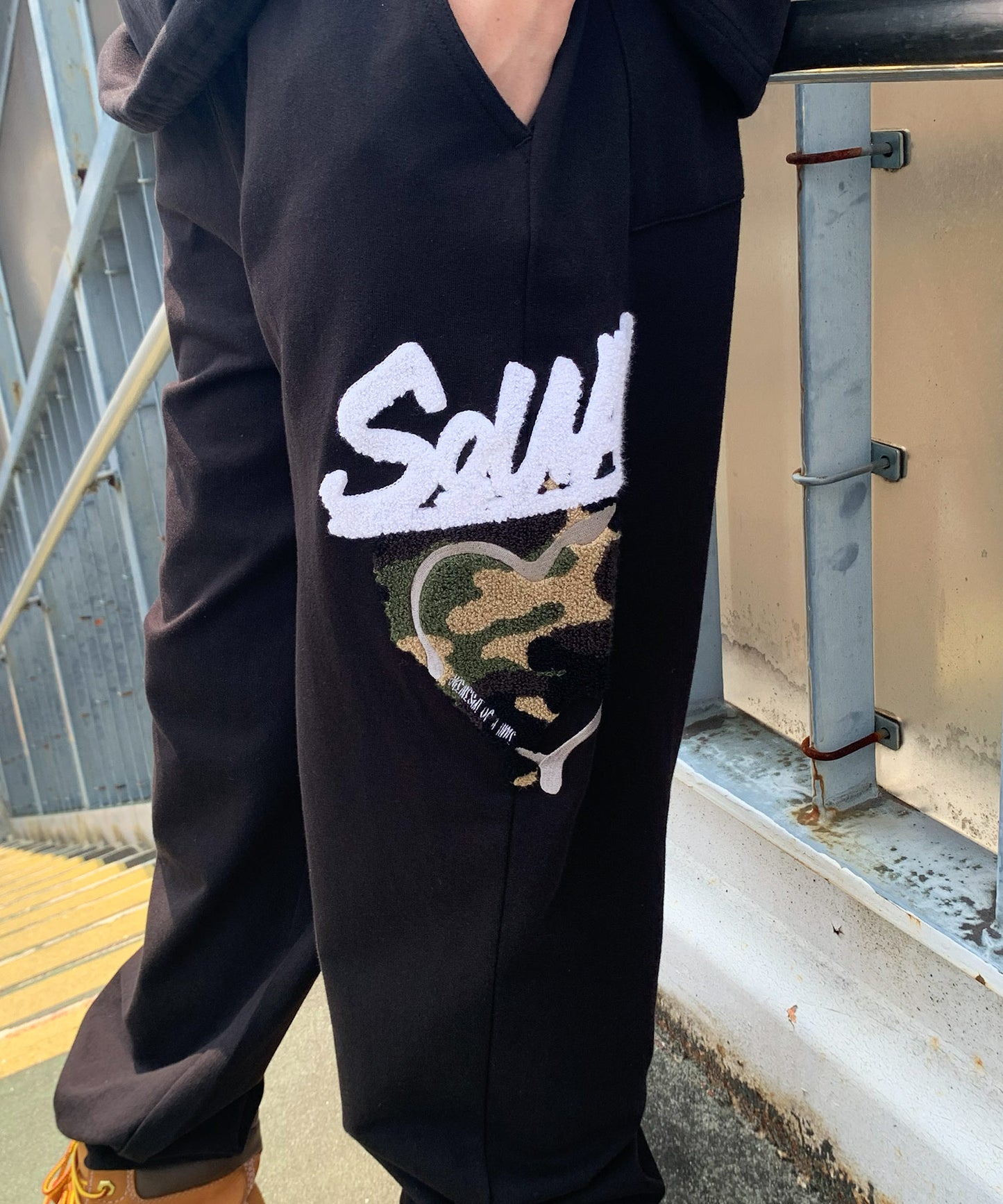 ハートサガラ刺繍スウェットパンツ