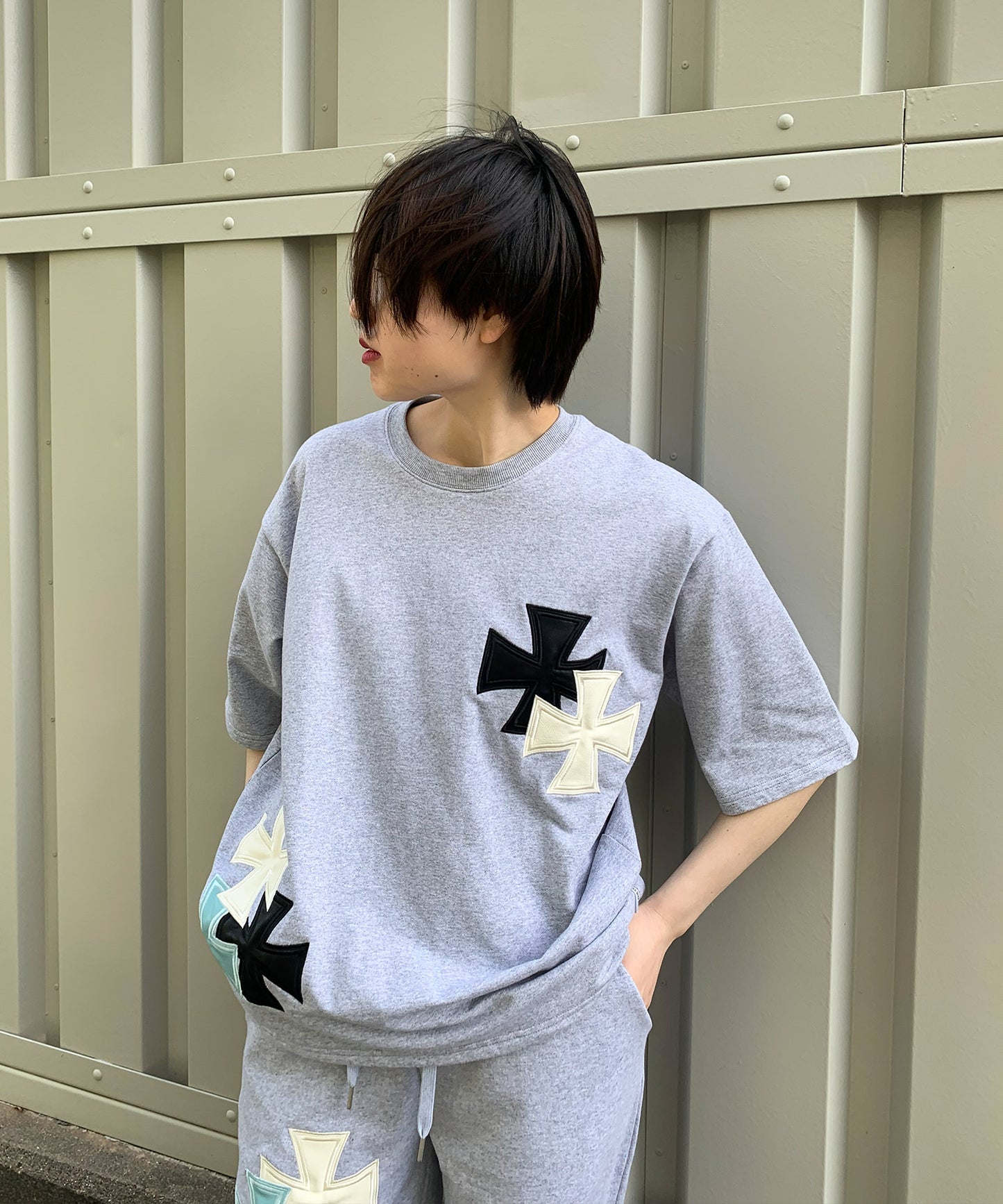 アイアンクロスPUアップリケ半袖Tシャツ