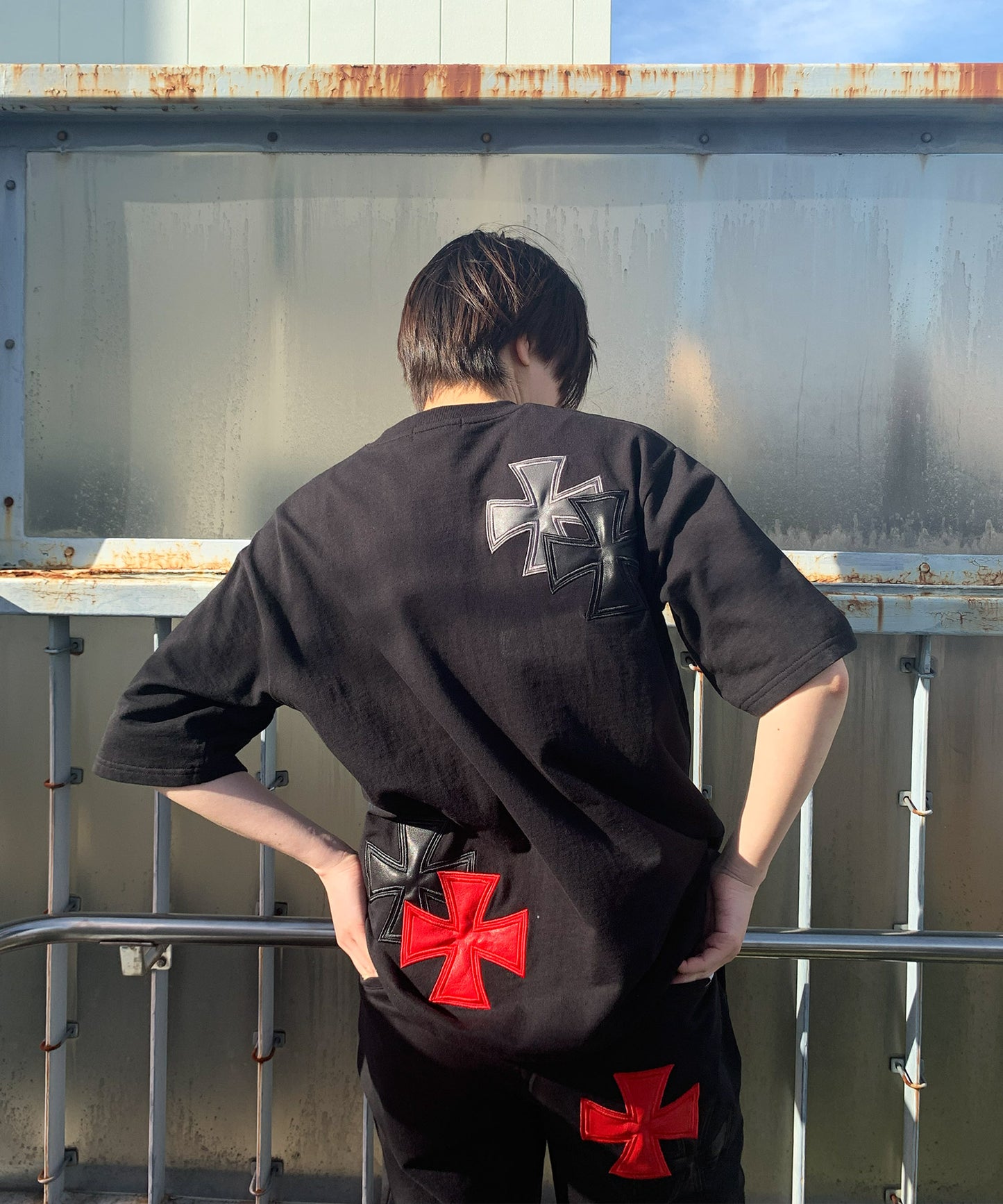 アイアンクロスPUアップリケ半袖Tシャツ