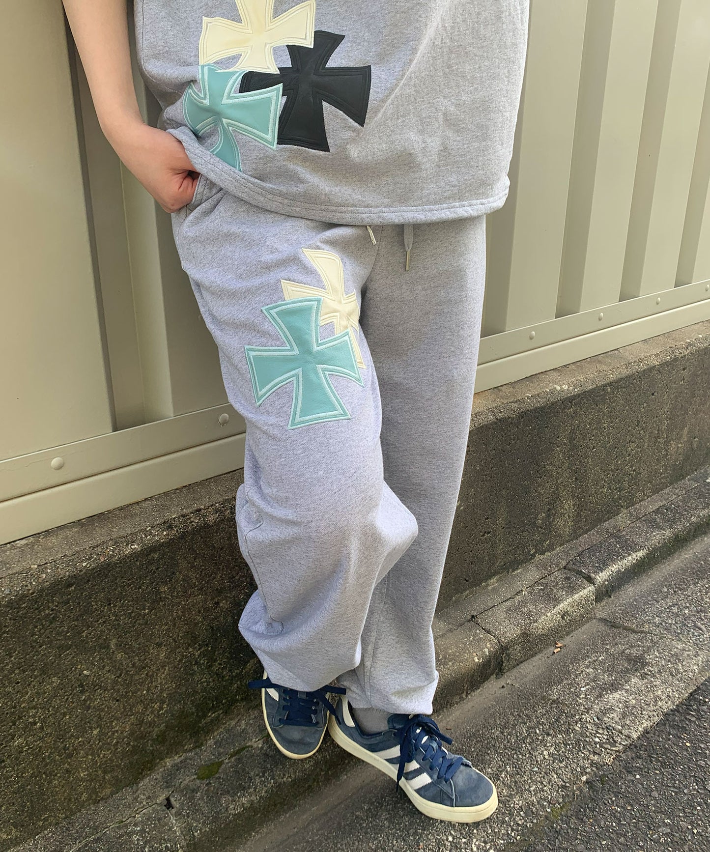 アイアンクロスPUアップリケスウェットパンツ