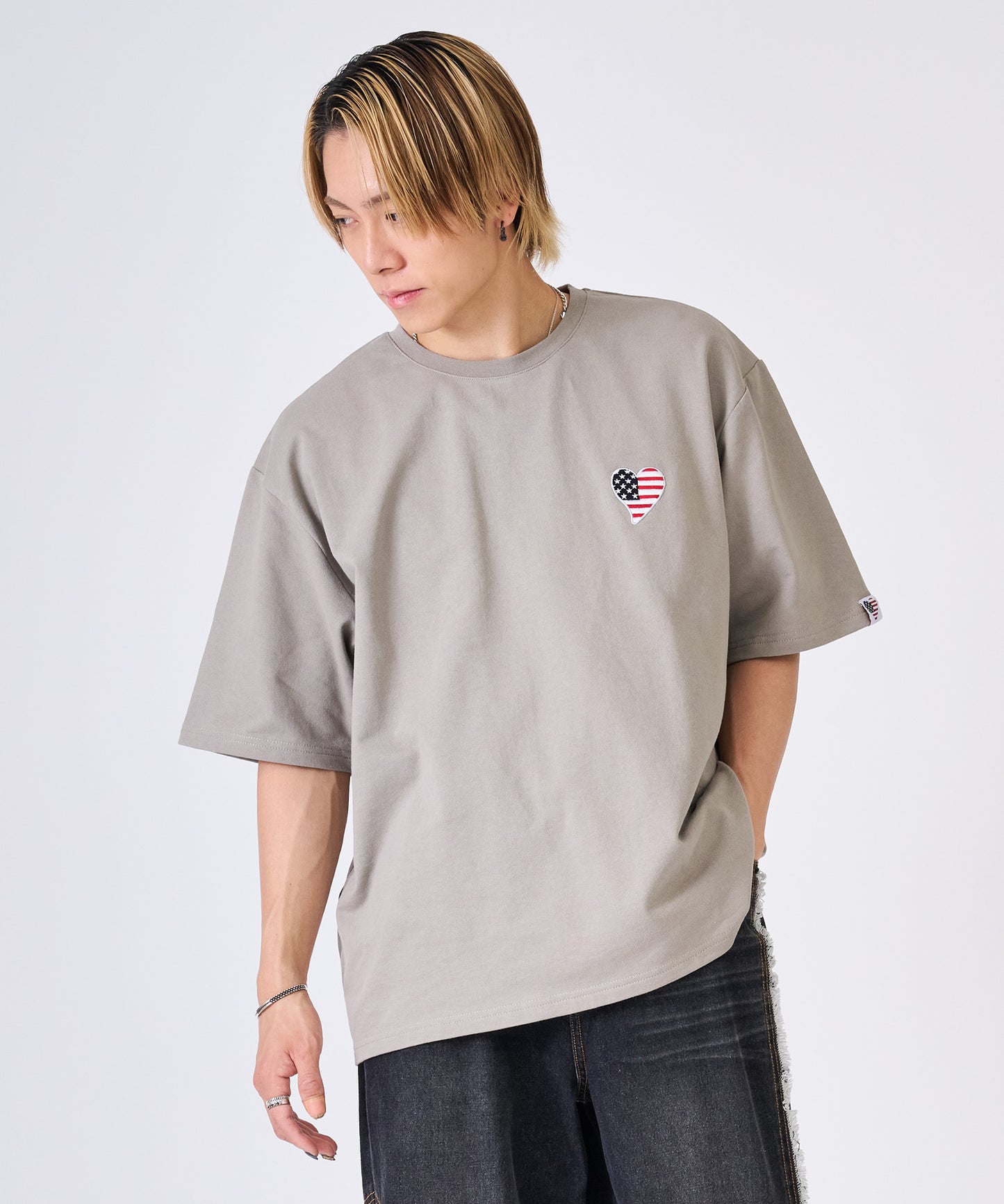 ハート刺繍Tシャツ