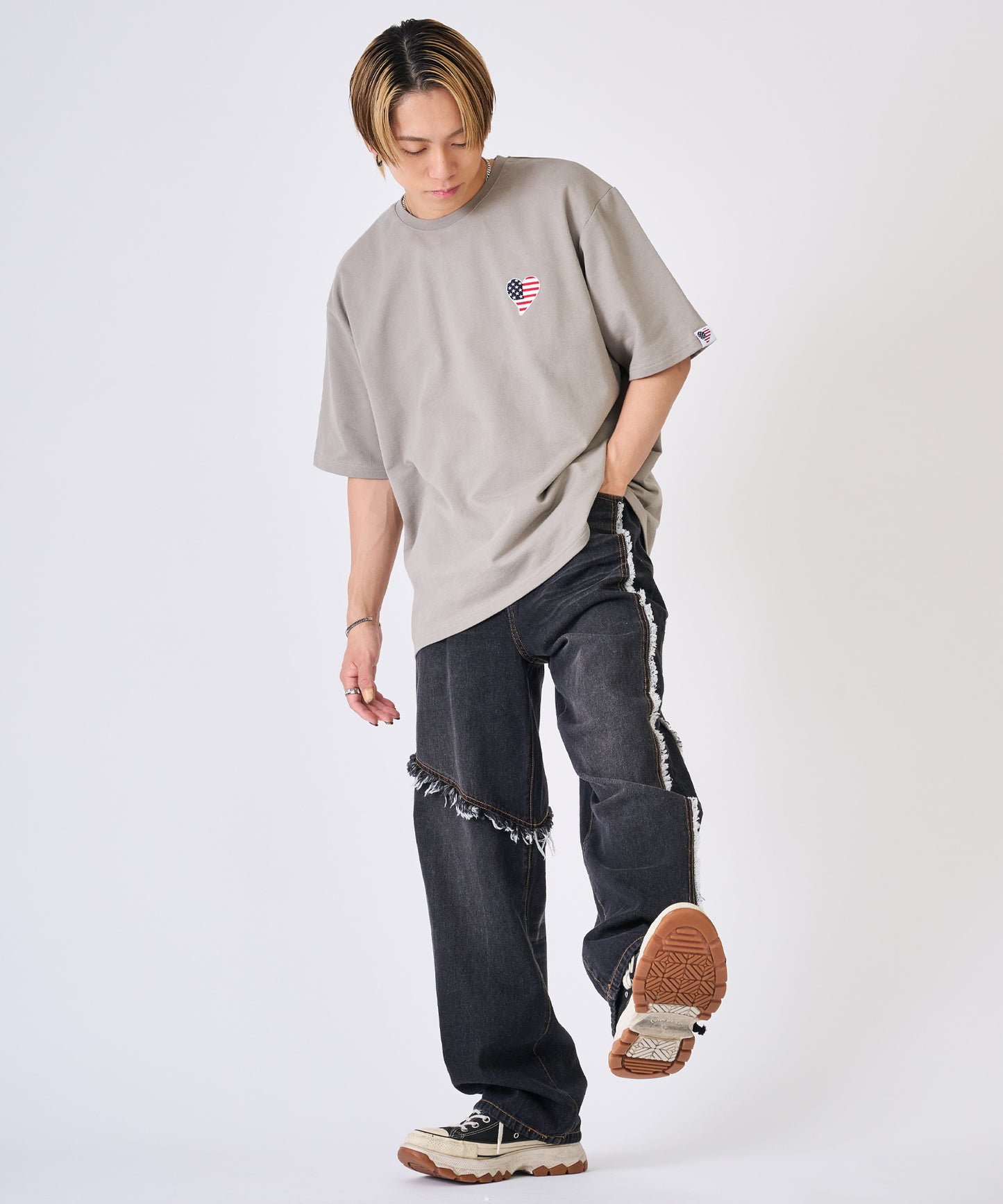 ハート刺繍Tシャツ