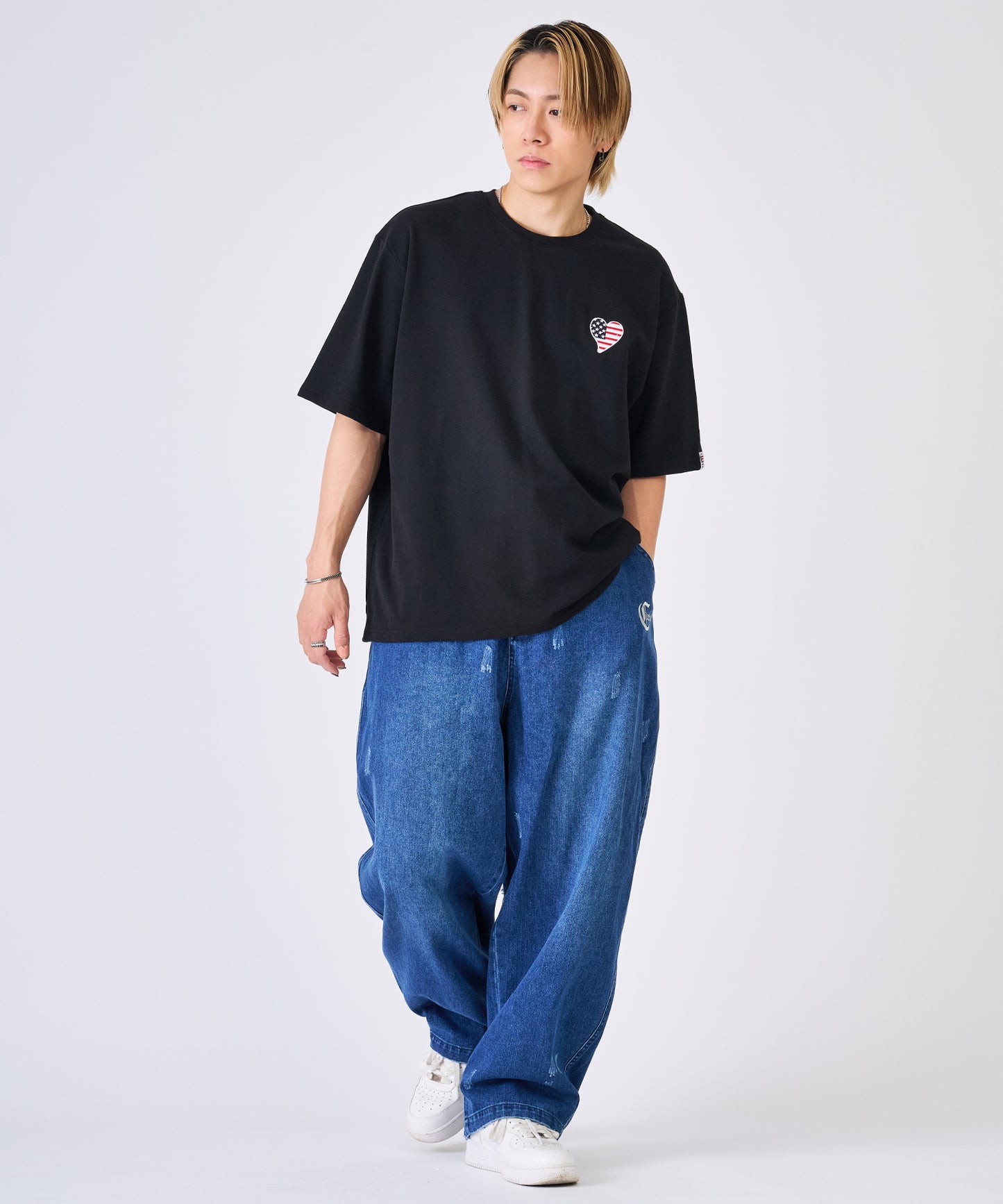 ハート刺繍Tシャツ