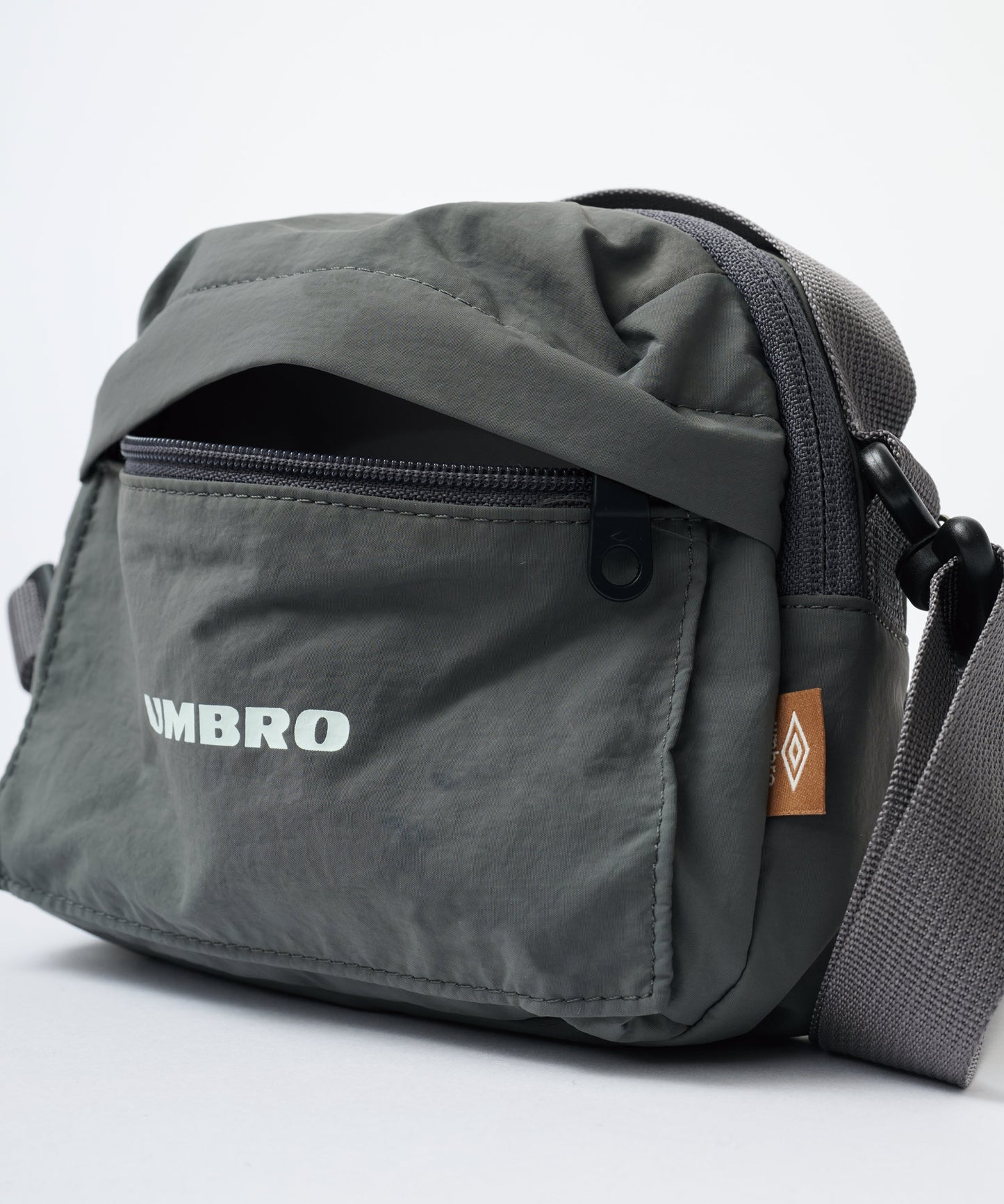 【日本未発売商品】UMBRO Korea 餃子ミニクロスボディーバッグ