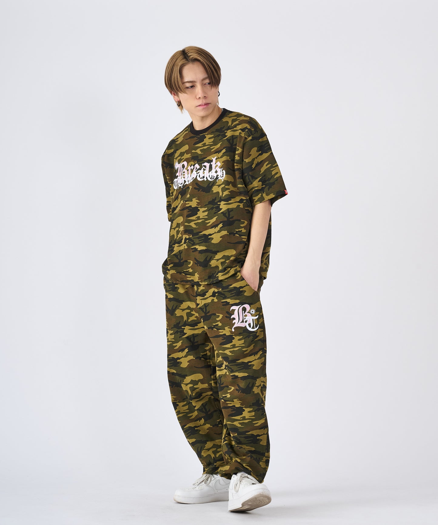 ロゴ刺繍セットアップ