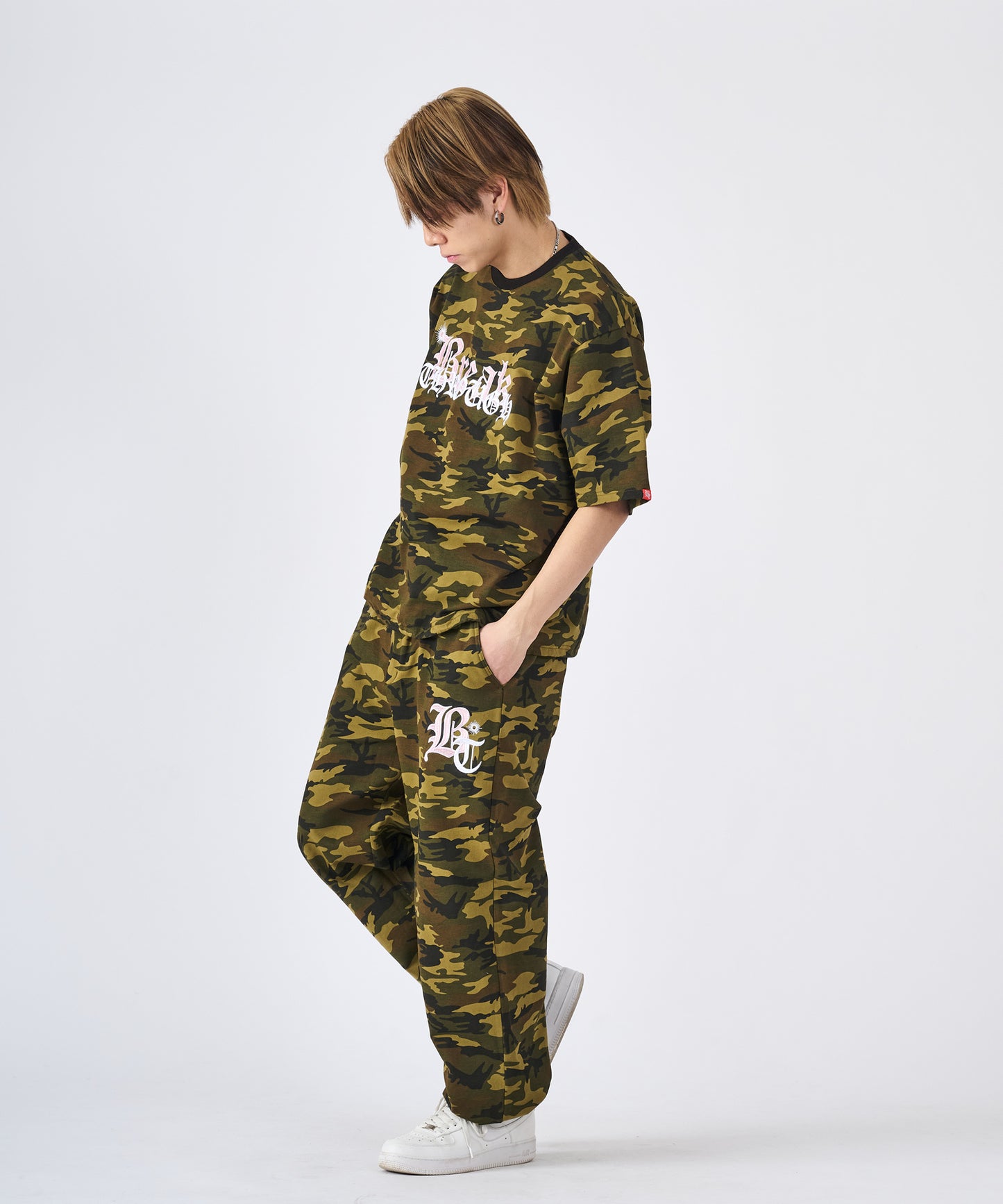 ロゴ刺繍セットアップ