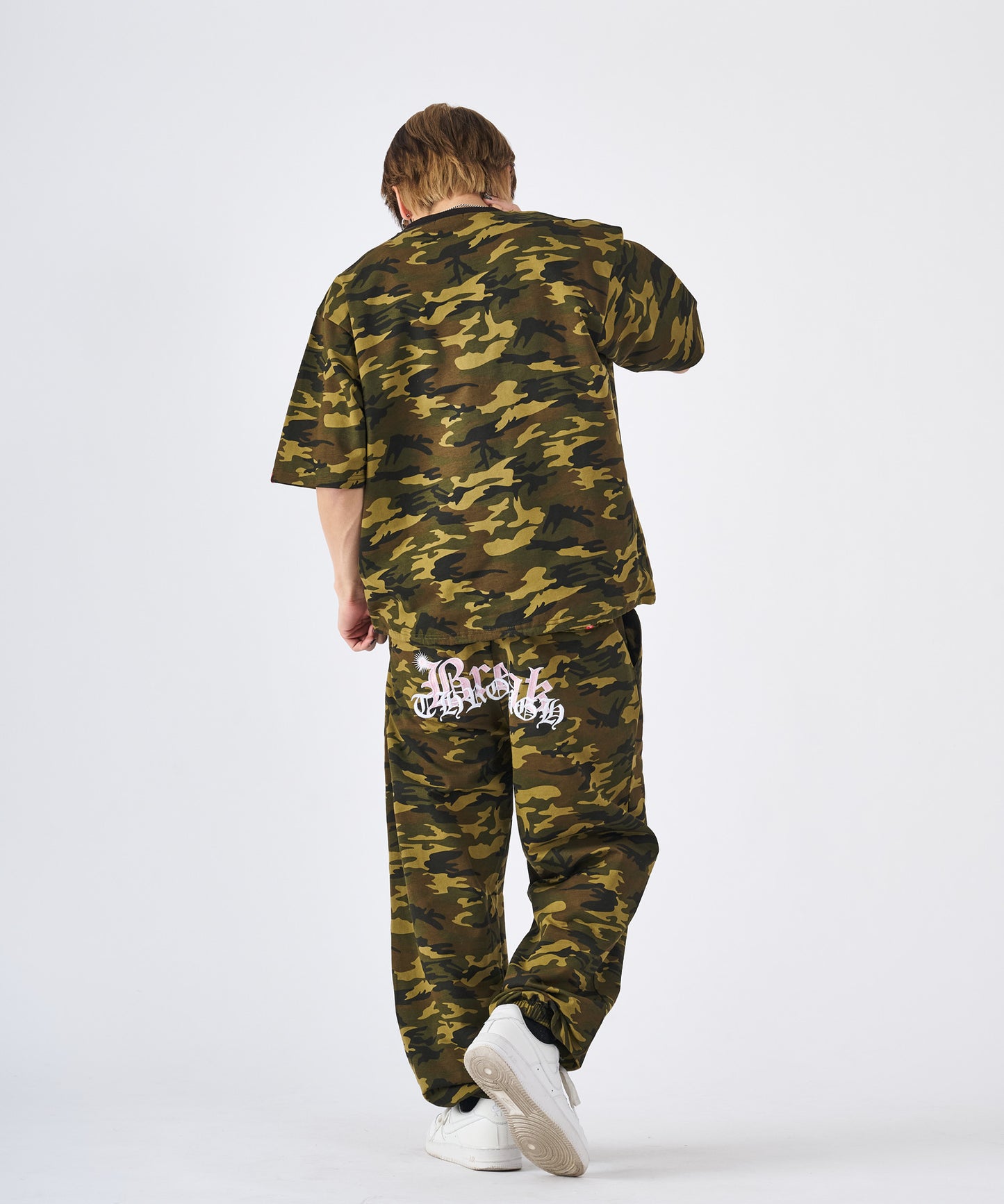 ロゴ刺繍セットアップ