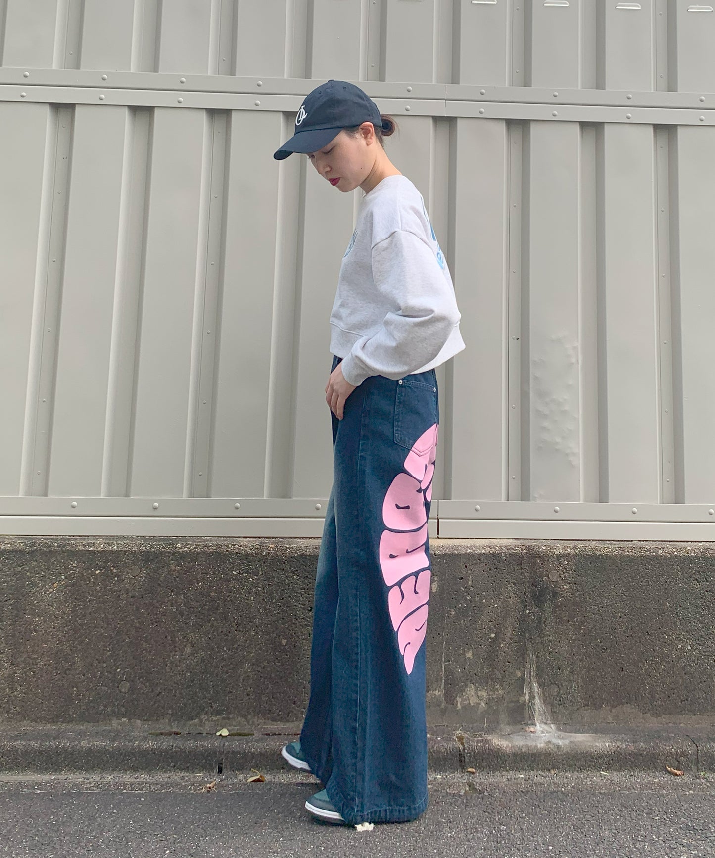 バックアーチロゴデニムパンツ