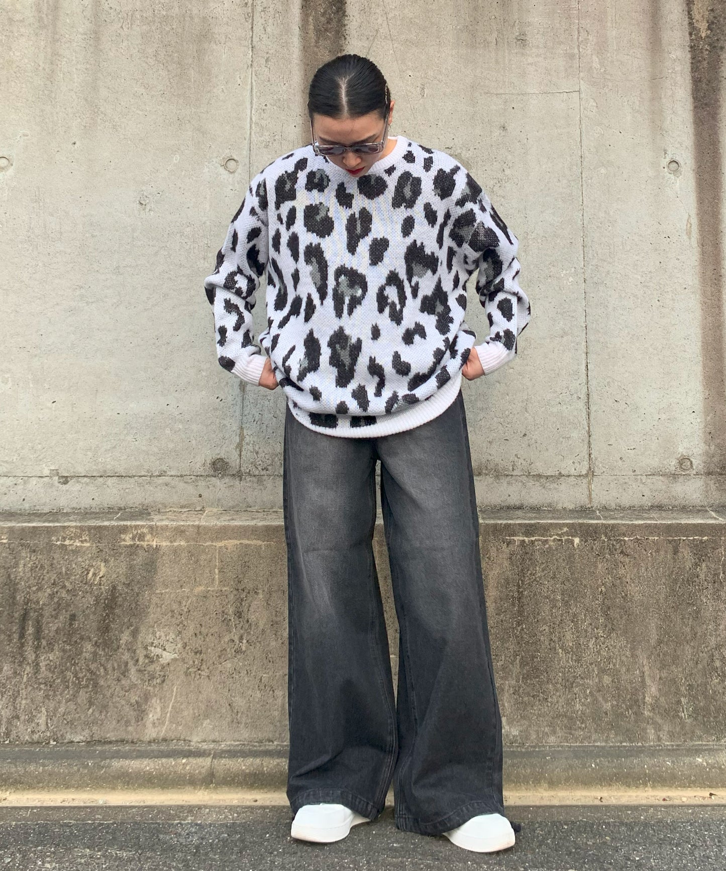 バックアーチロゴデニムパンツ