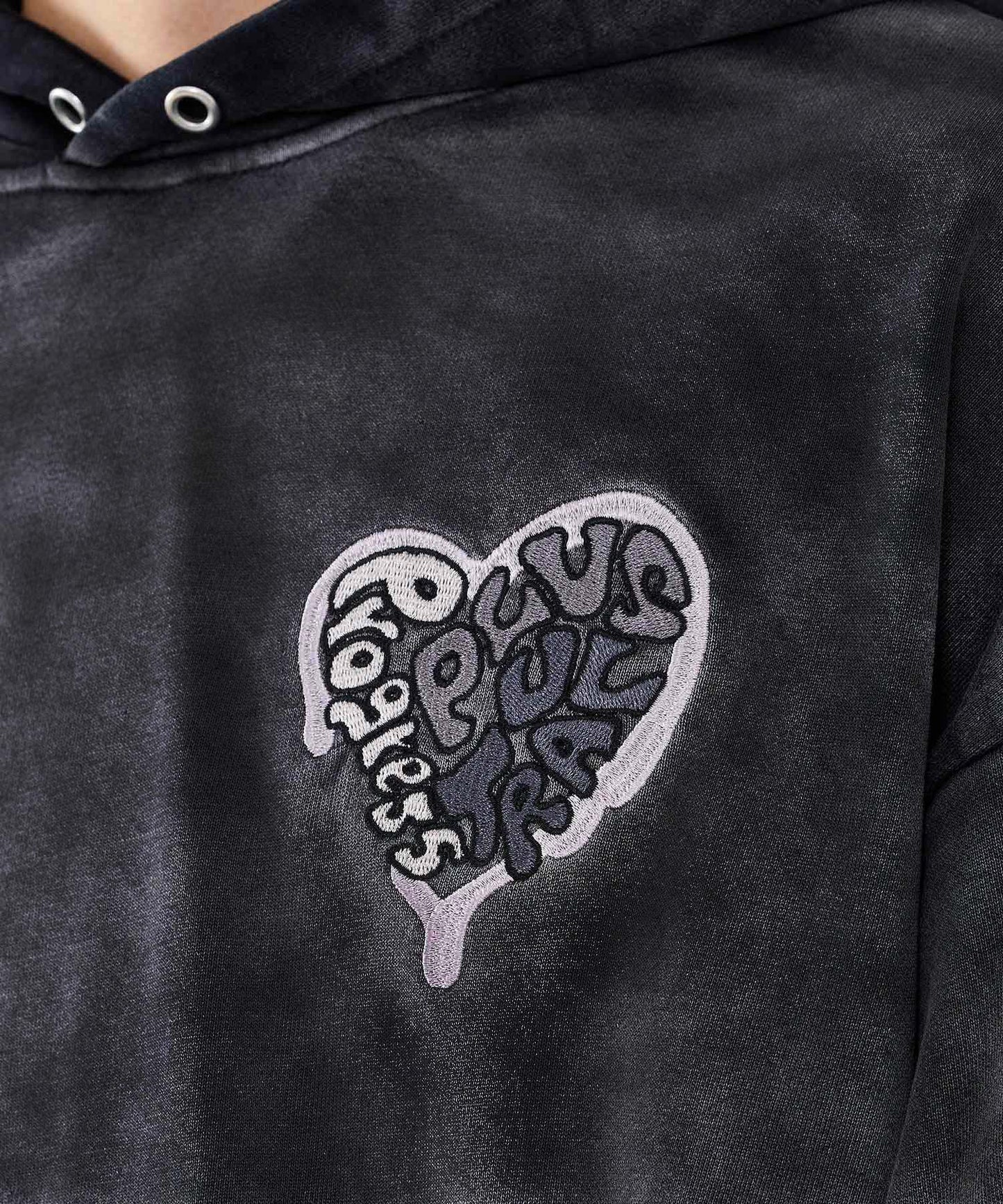 ハート刺繍パーカー