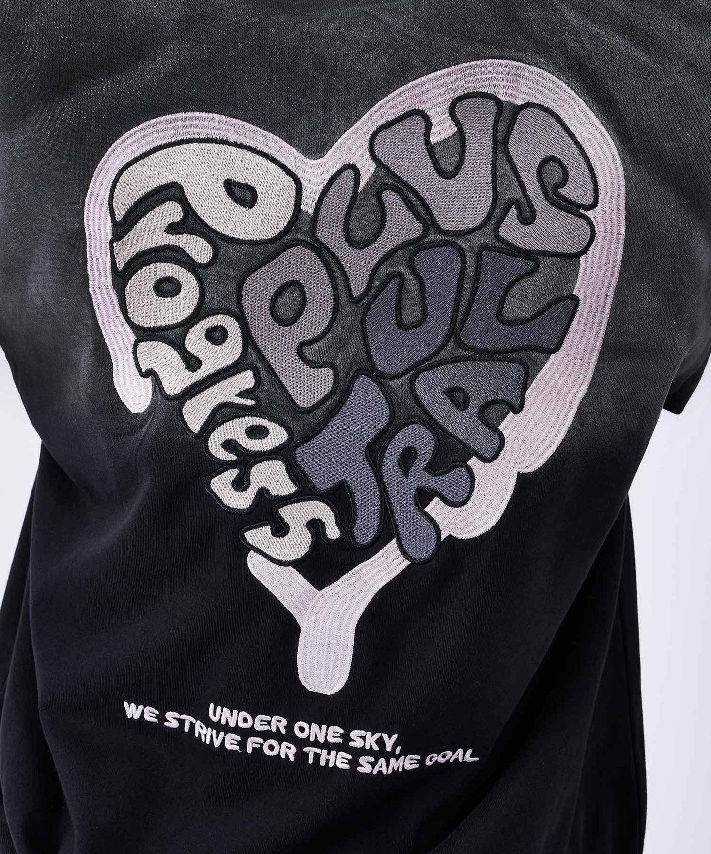 ハート刺繍パーカー