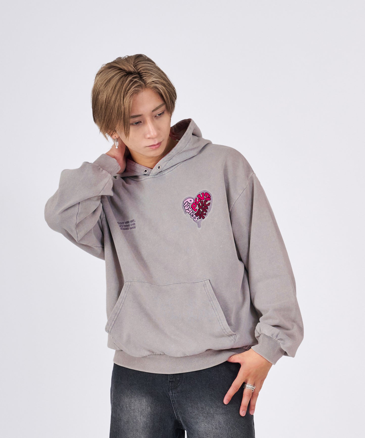 ハート刺繍パーカー