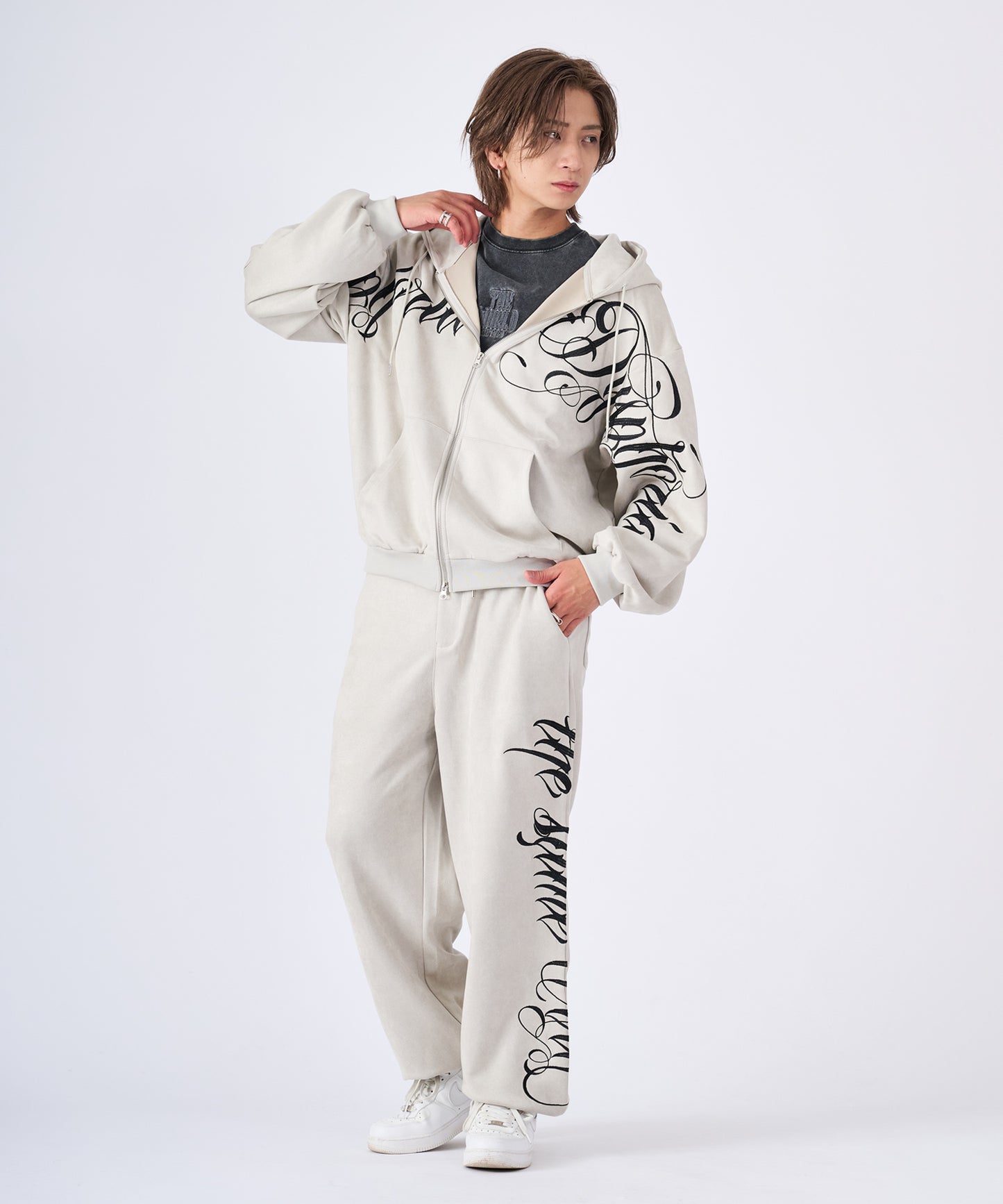 カットスエード　総刺繍ロゴセットアップ