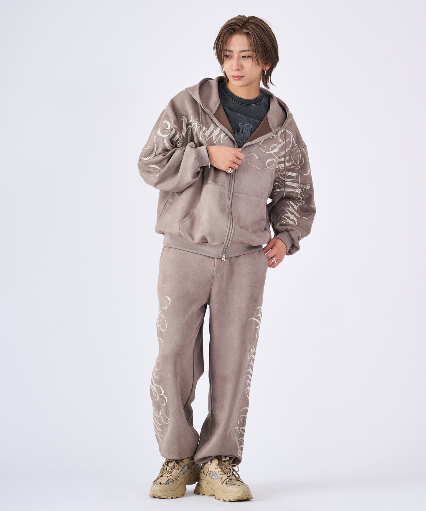 カットスエード　総刺繍ロゴセットアップ