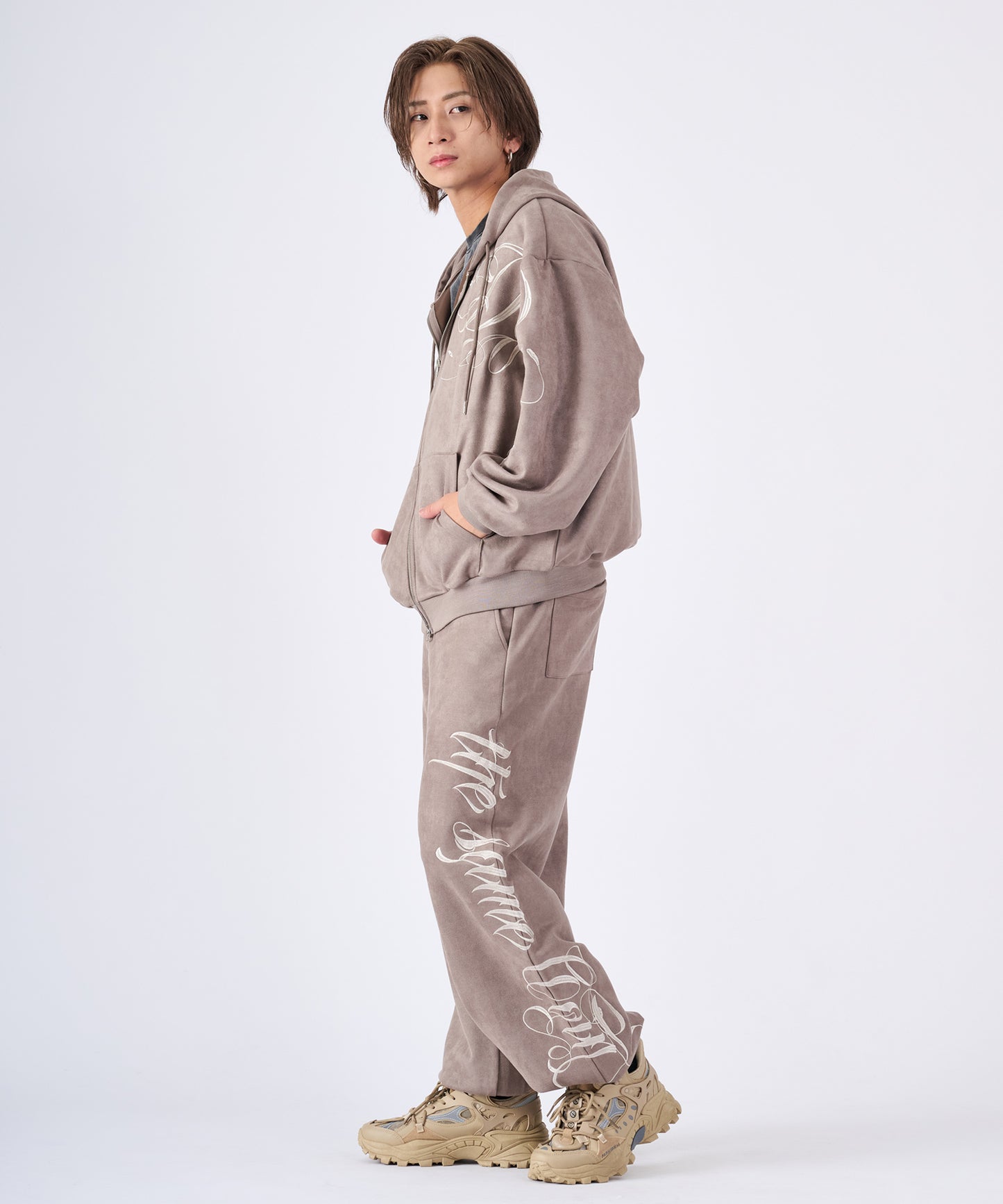 カットスエード　総刺繍ロゴセットアップ