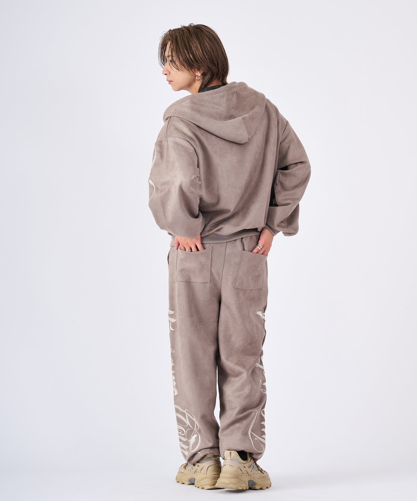 カットスエード　総刺繍ロゴセットアップ