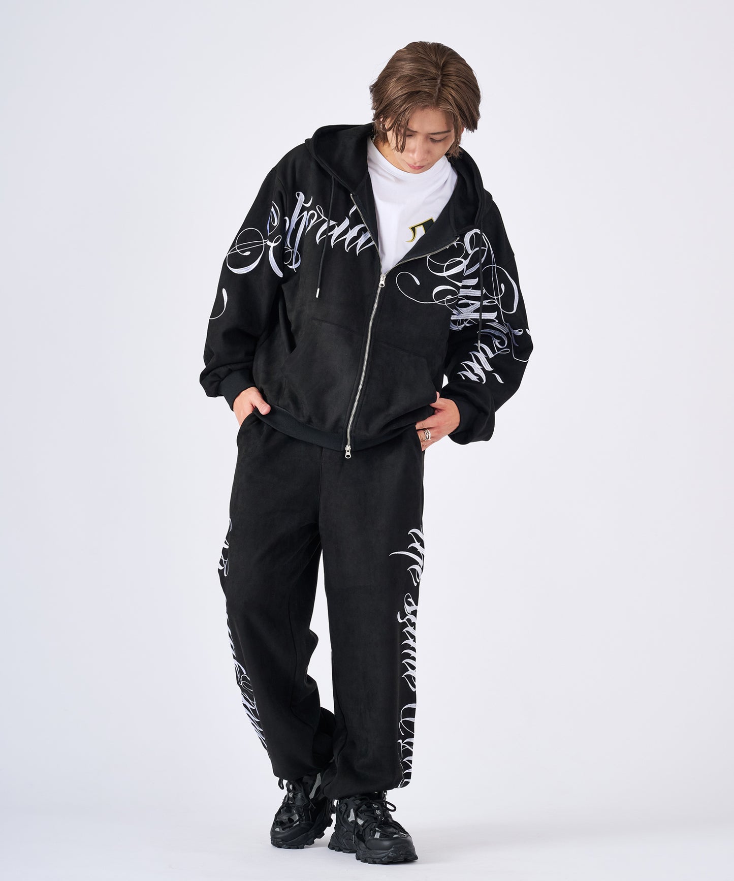 カットスエード　総刺繍ロゴセットアップ