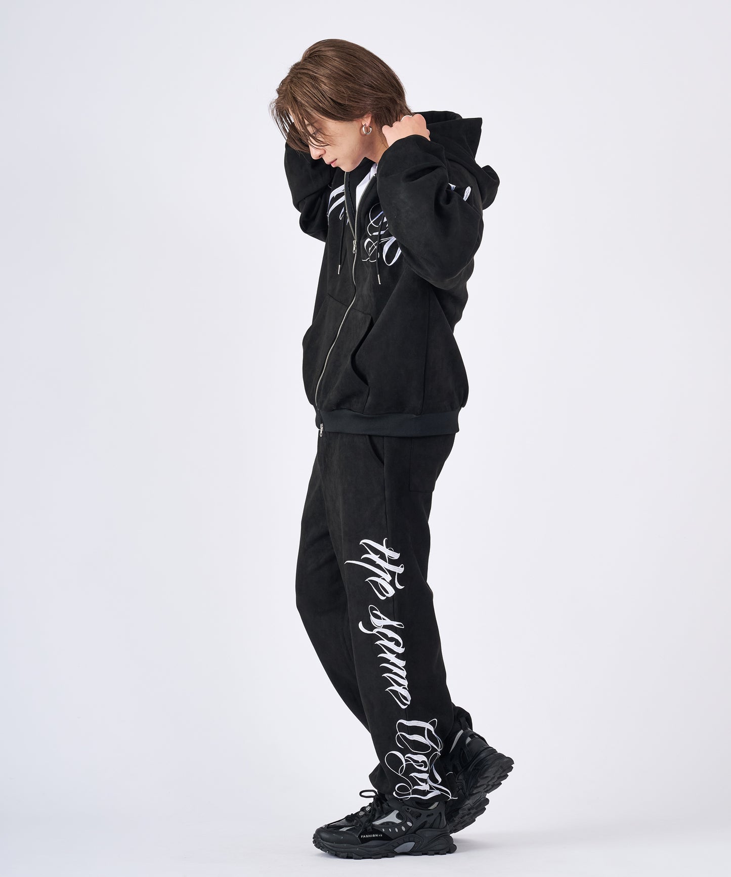 カットスエード　総刺繍ロゴセットアップ