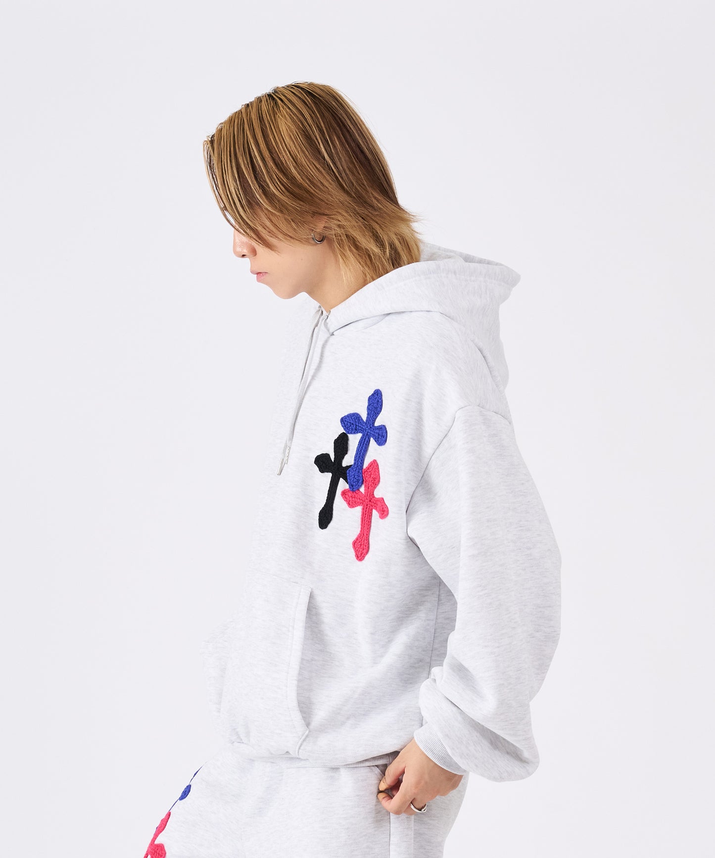 極太糸クロス刺繍パーカー