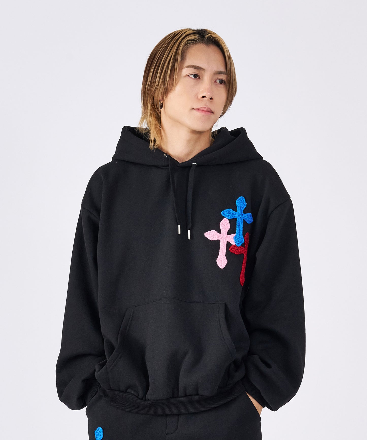 極太糸クロス刺繍パーカー