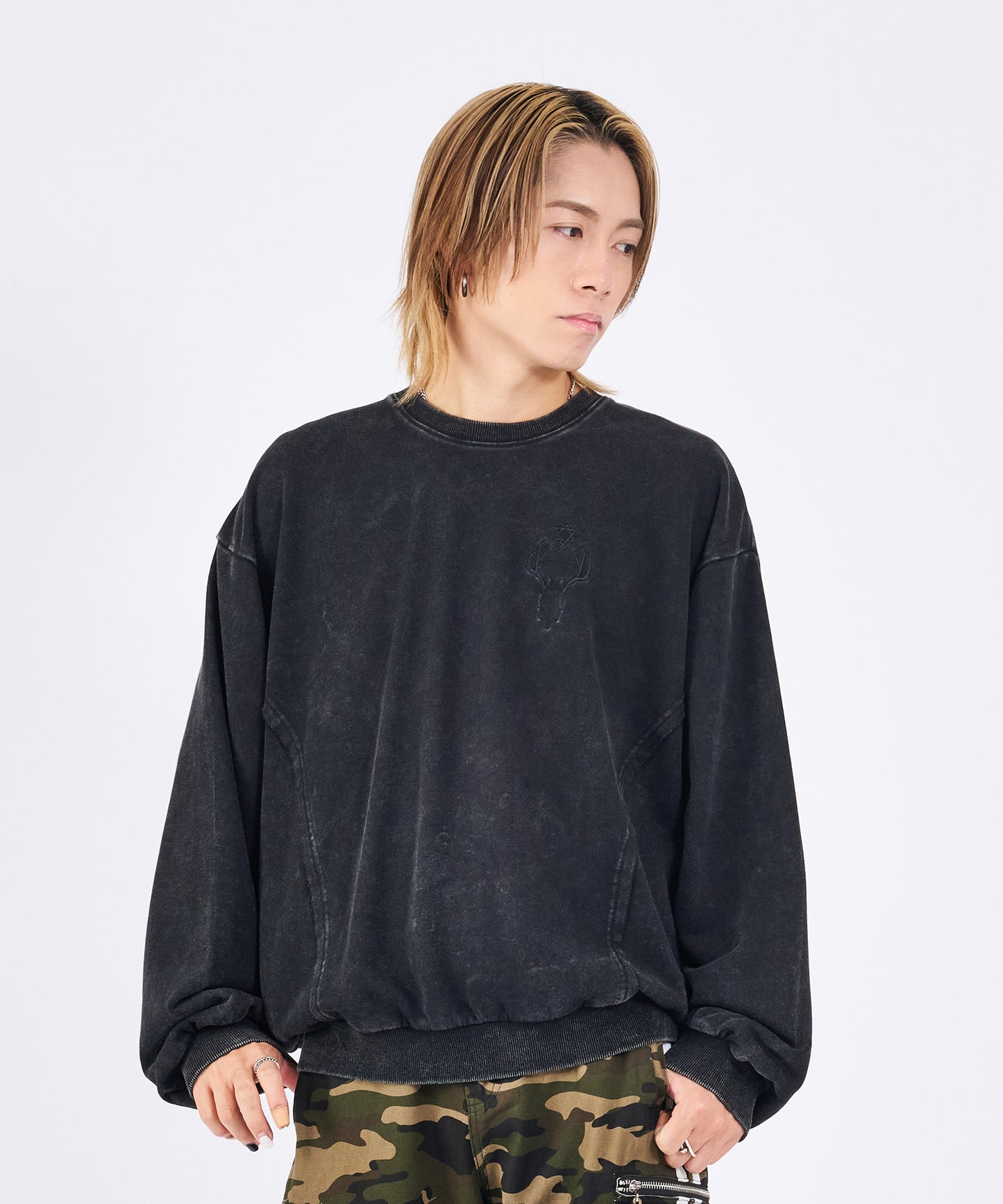 スカルアートアップリケカットオフトレーナー