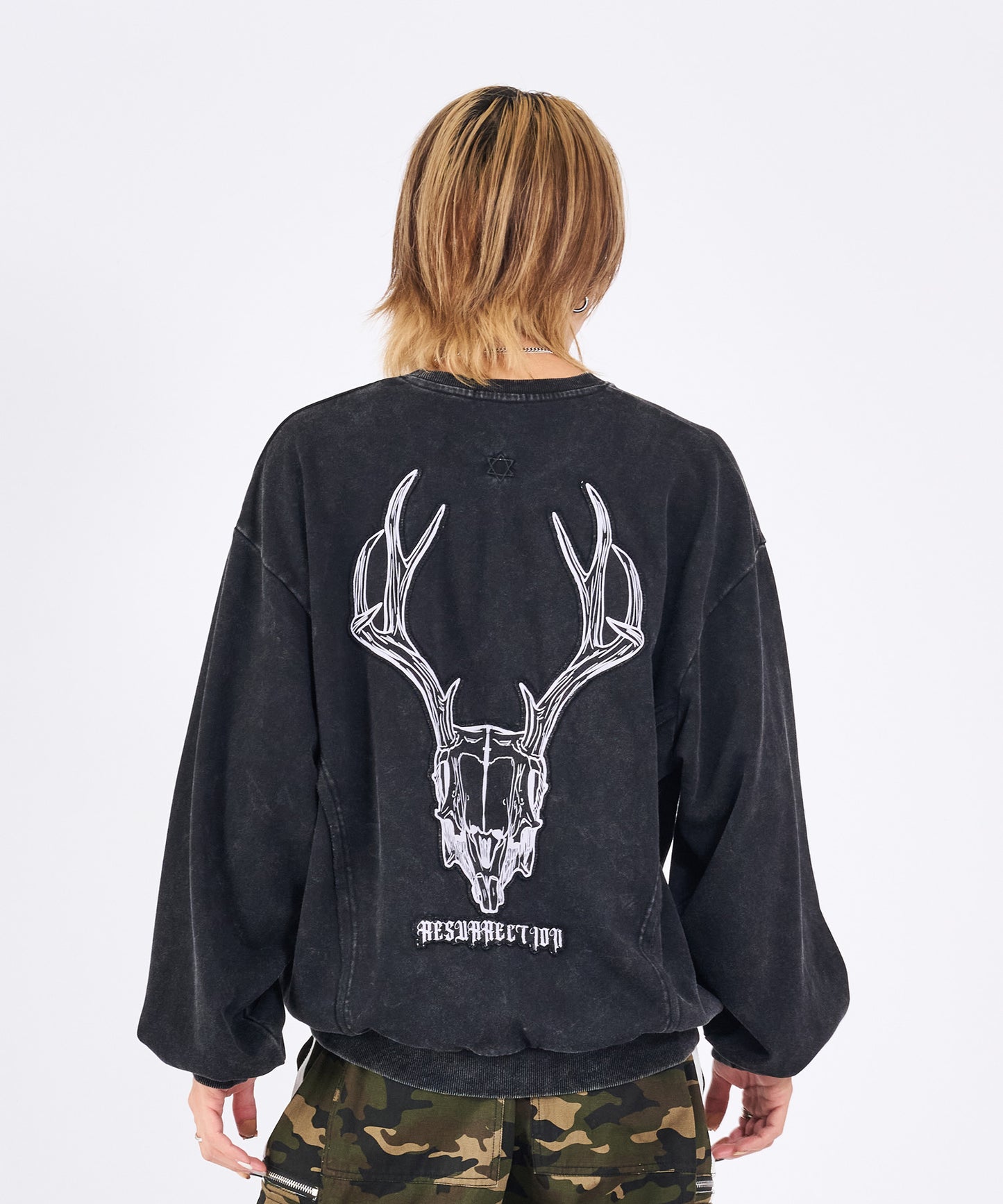 スカルアートアップリケカットオフトレーナー