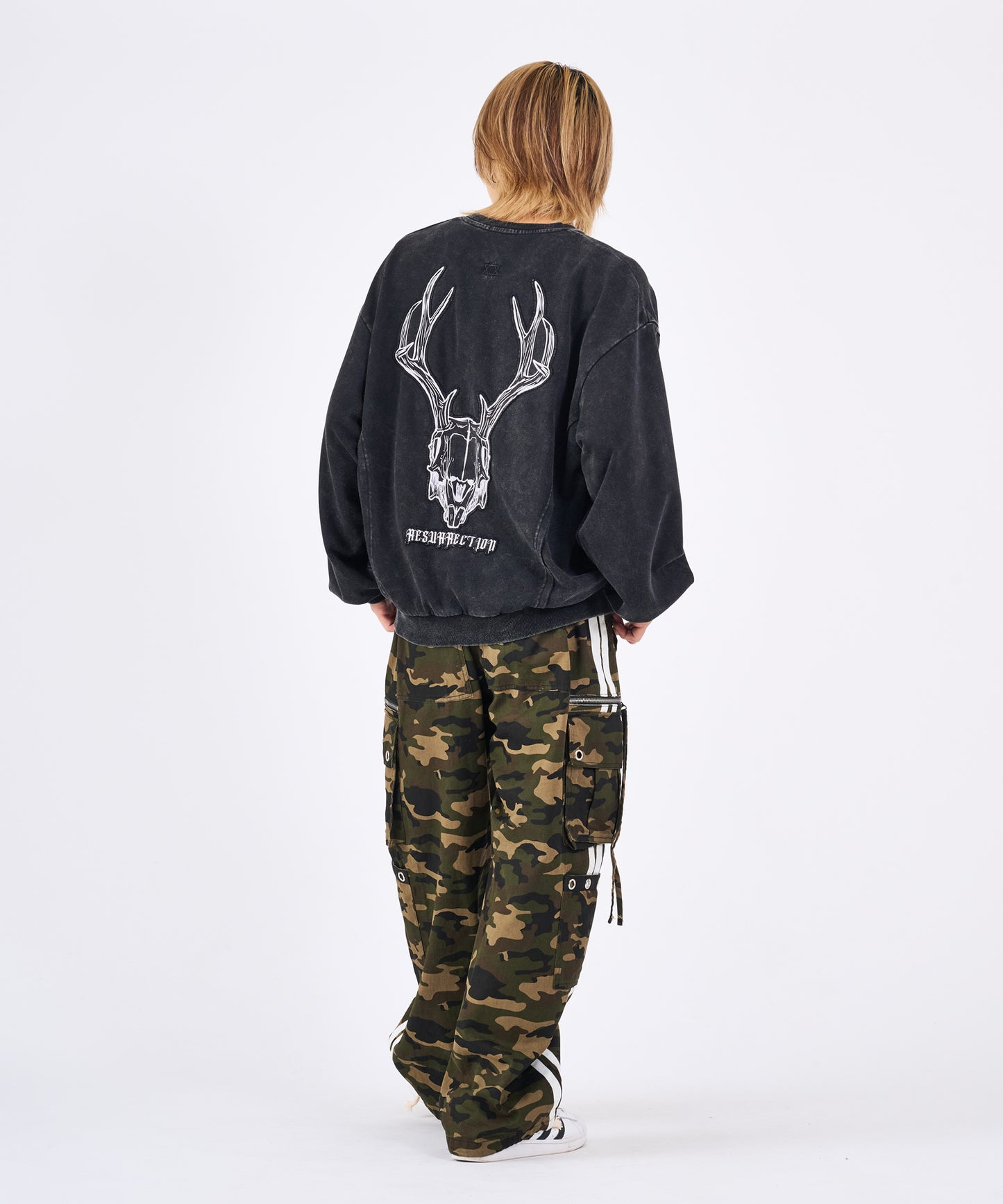 スカルアートアップリケカットオフトレーナー