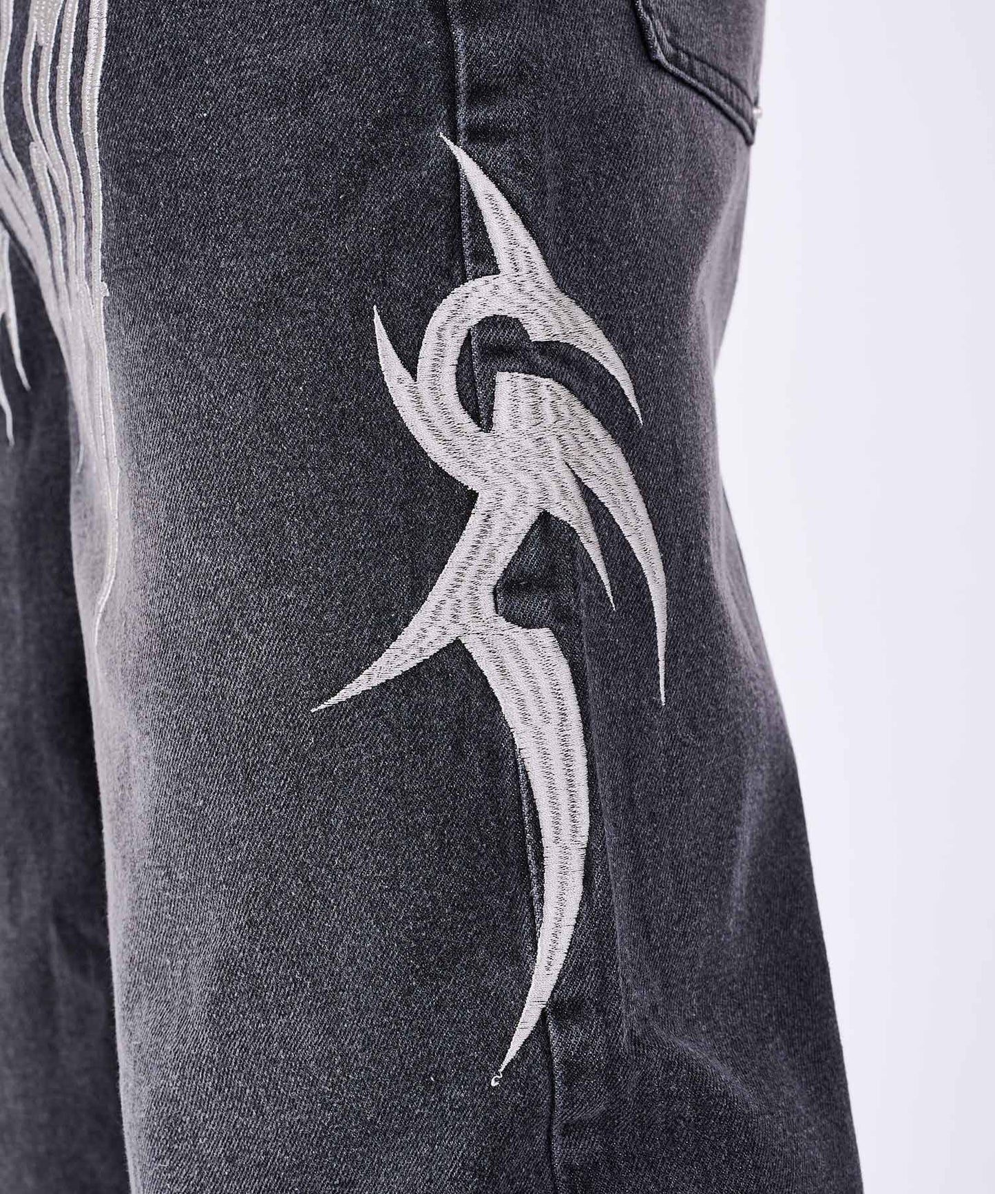 トライバル刺繍デニムバギーパンツ