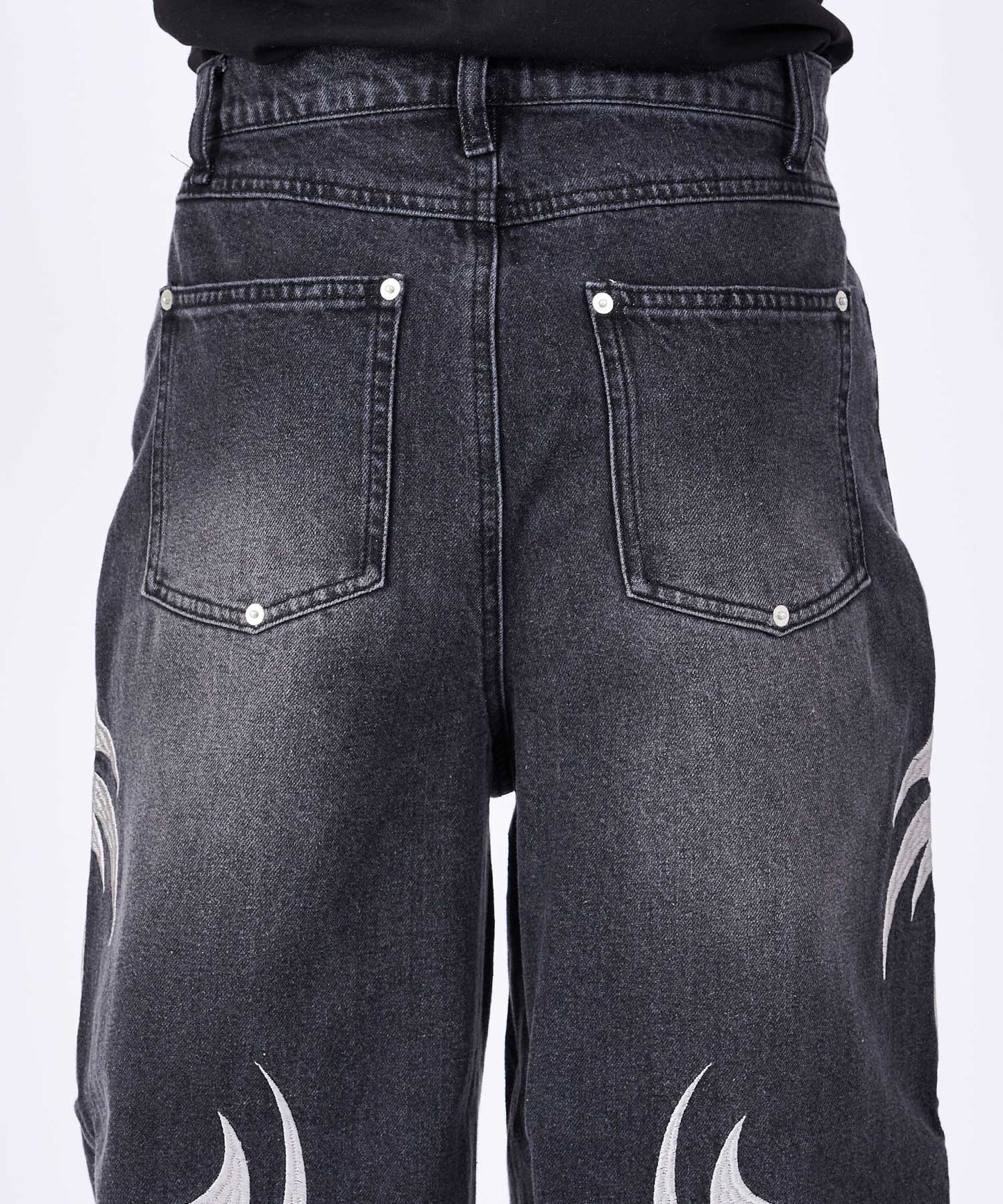 トライバル刺繍デニムバギーパンツ