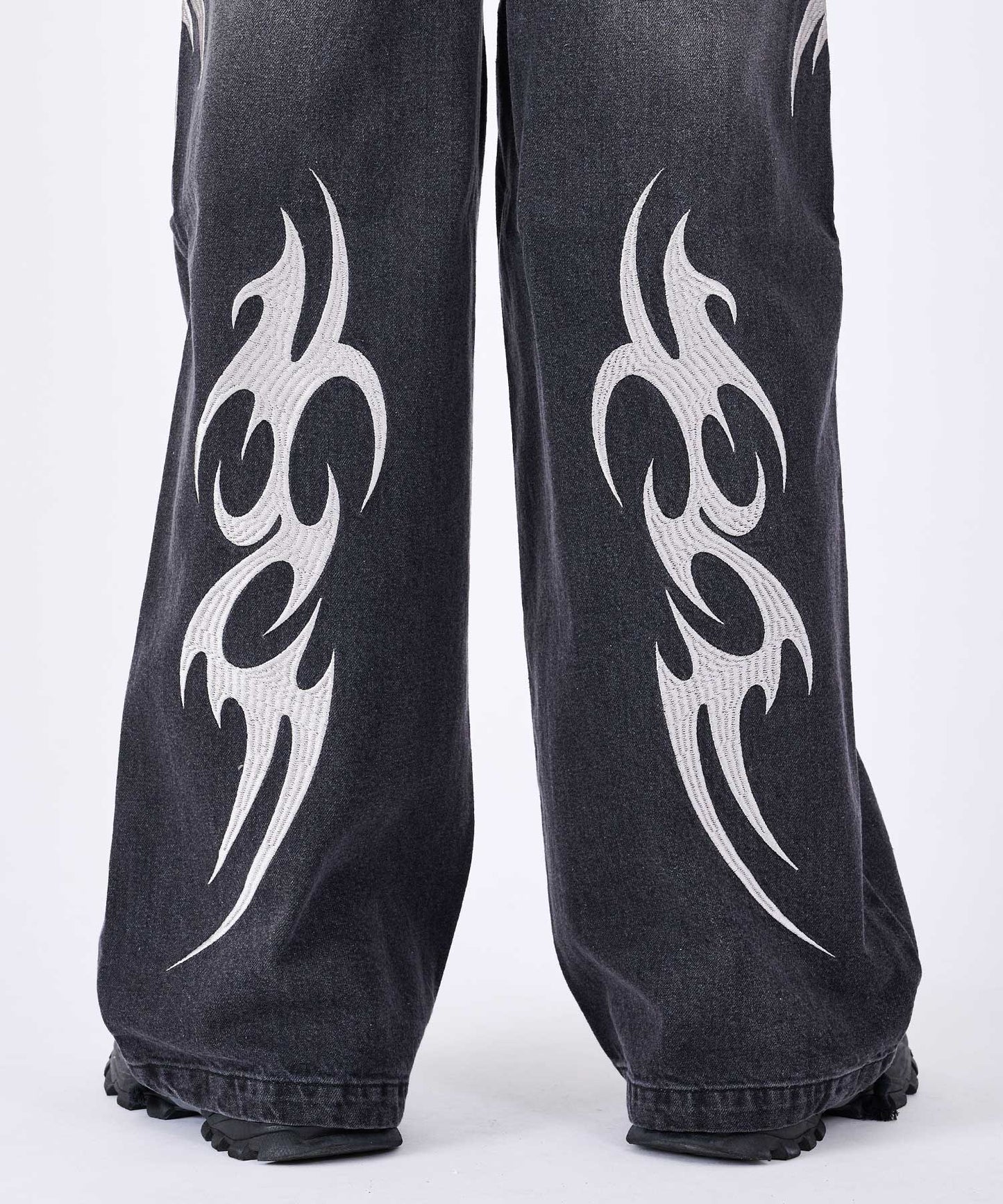 トライバル刺繍デニムバギーパンツ