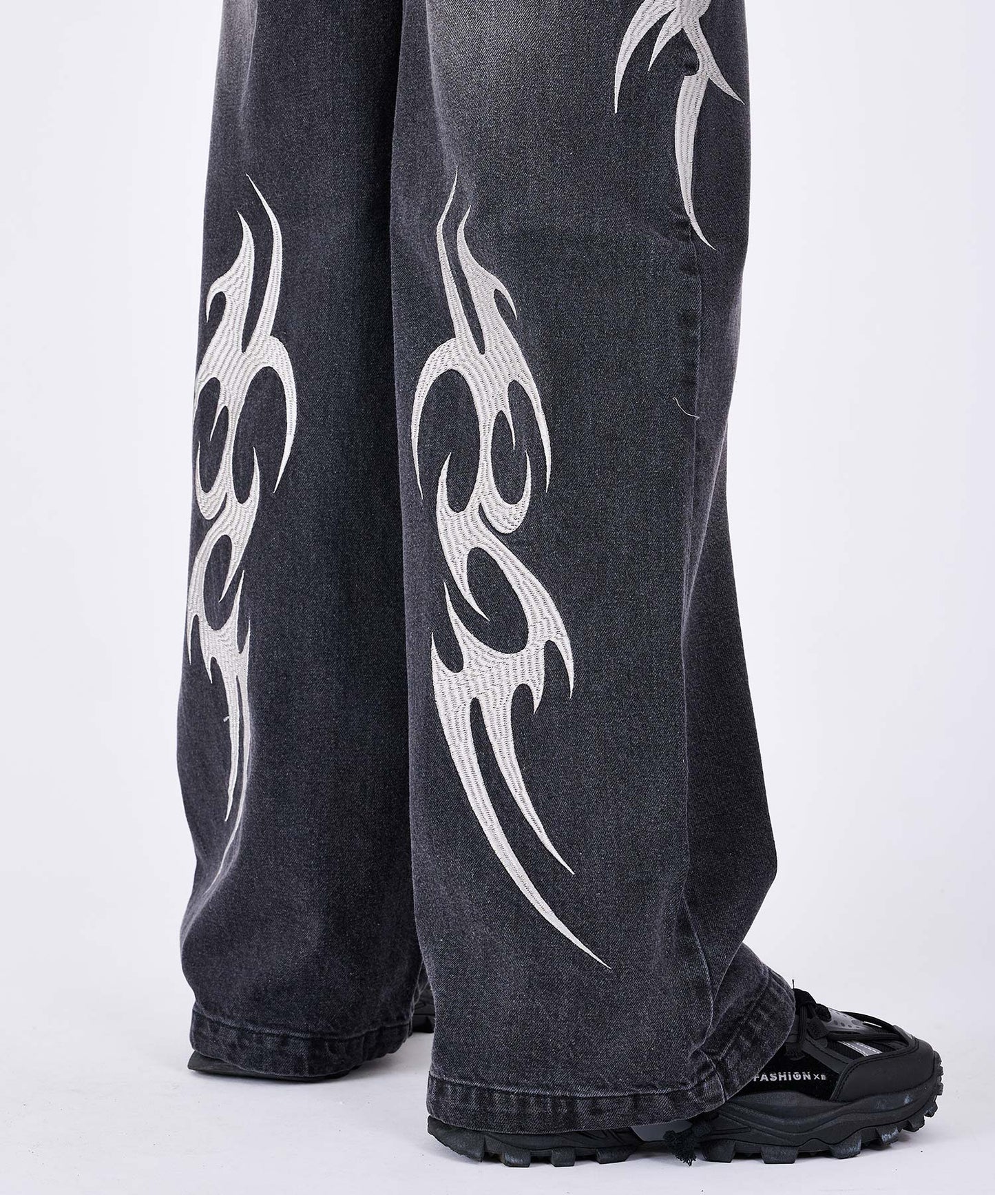 トライバル刺繍デニムバギーパンツ