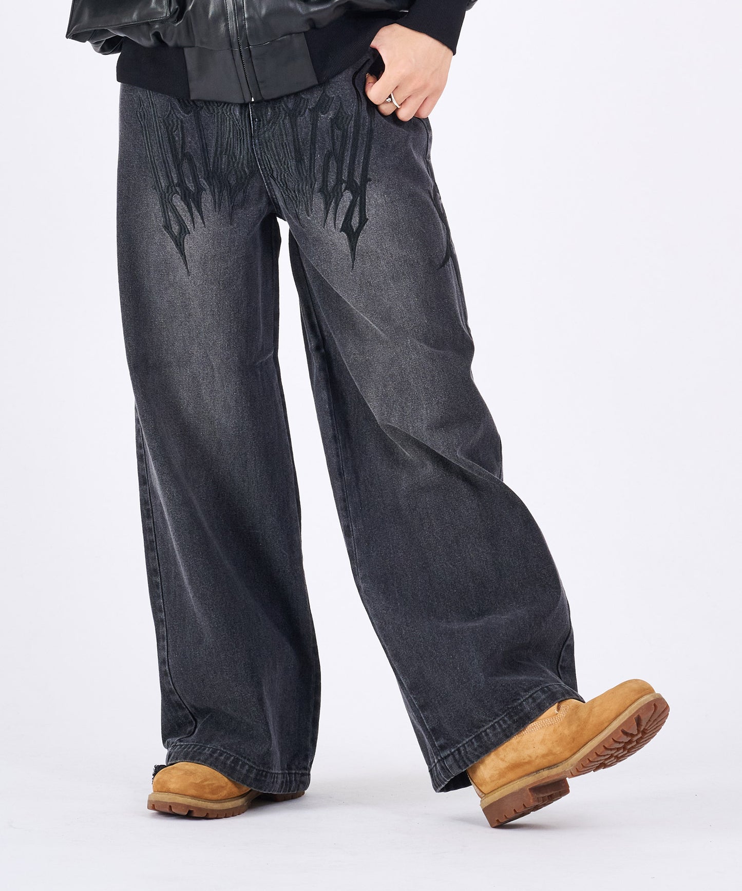 トライバル刺繍デニムバギーパンツ