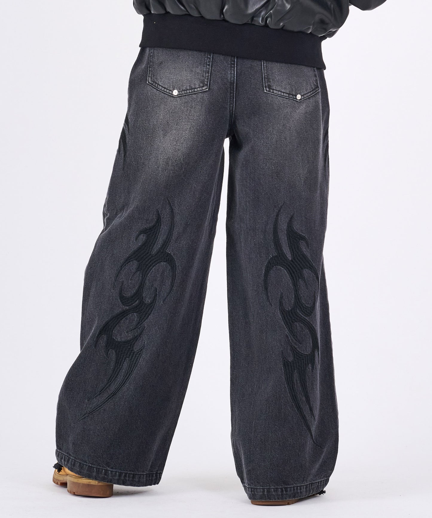 トライバル刺繍デニムバギーパンツ