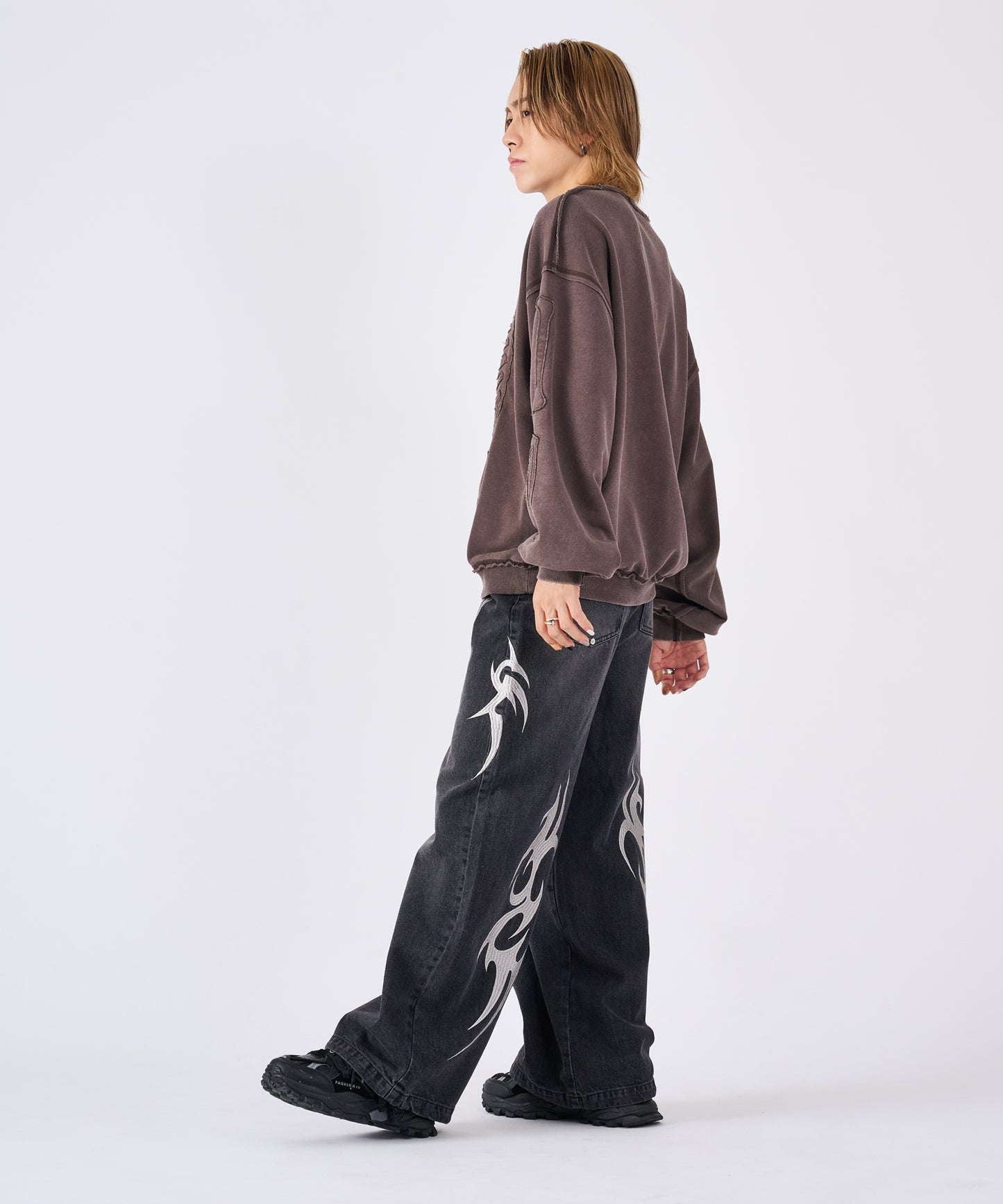 トライバル刺繍デニムバギーパンツ