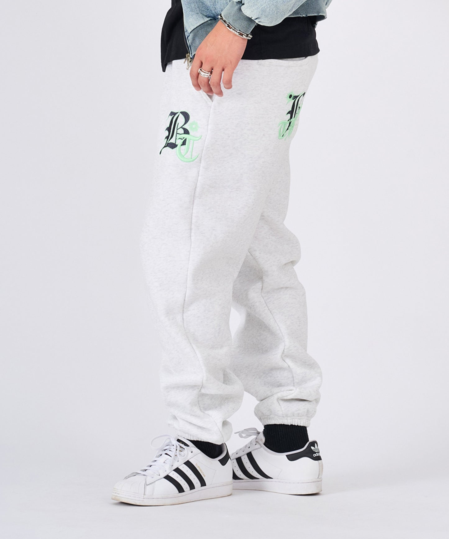 ロゴ刺繍スウェットパンツ