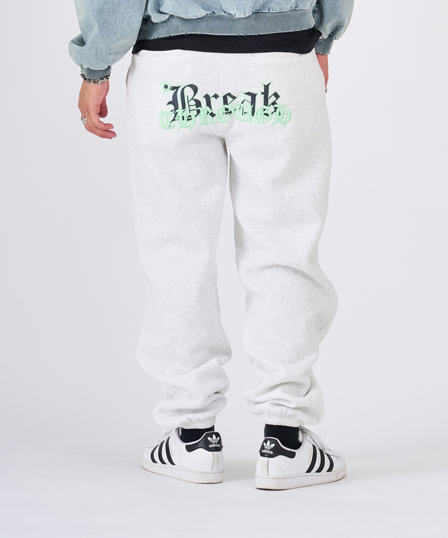 ロゴ刺繍スウェットパンツ