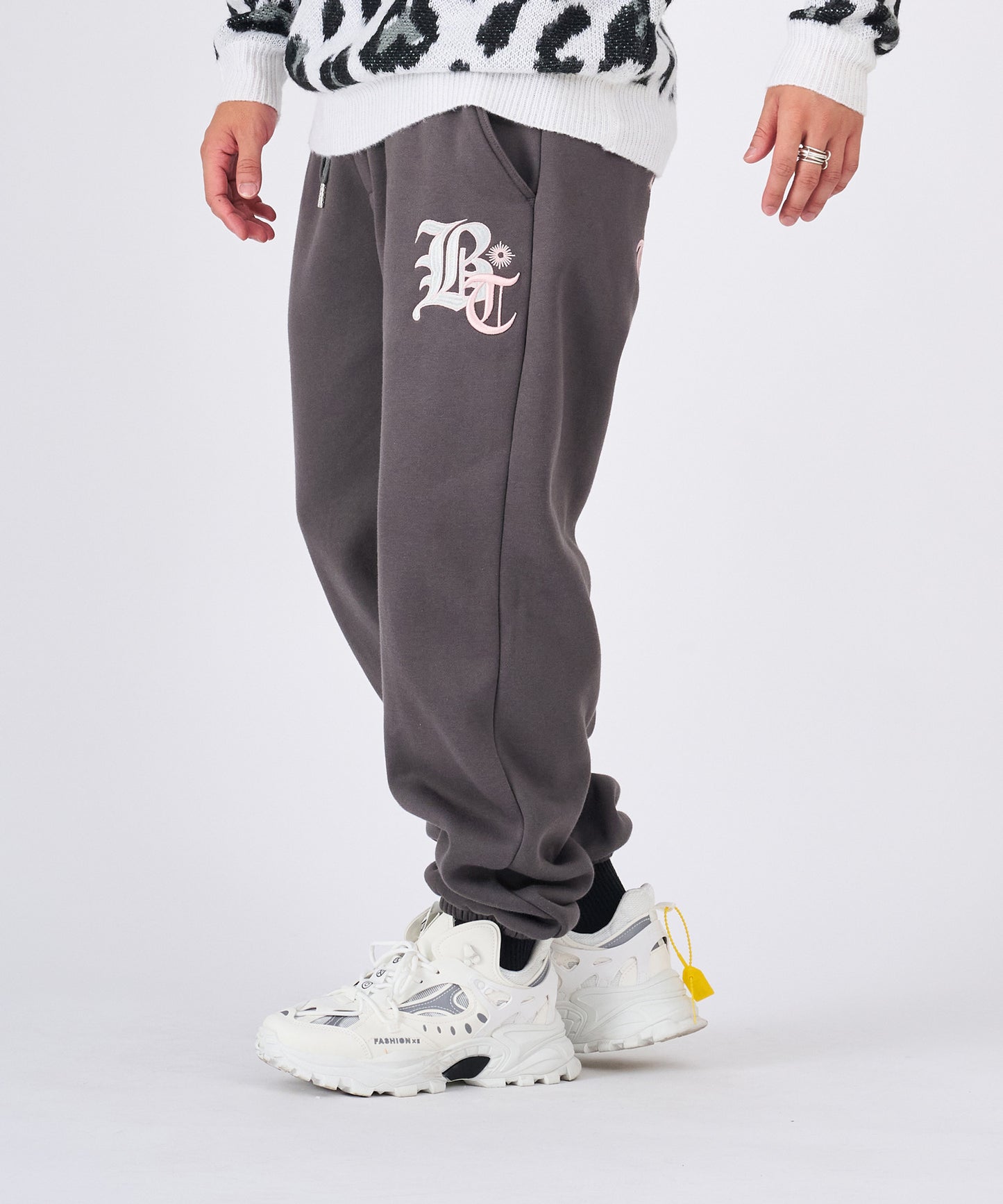 ロゴ刺繍スウェットパンツ