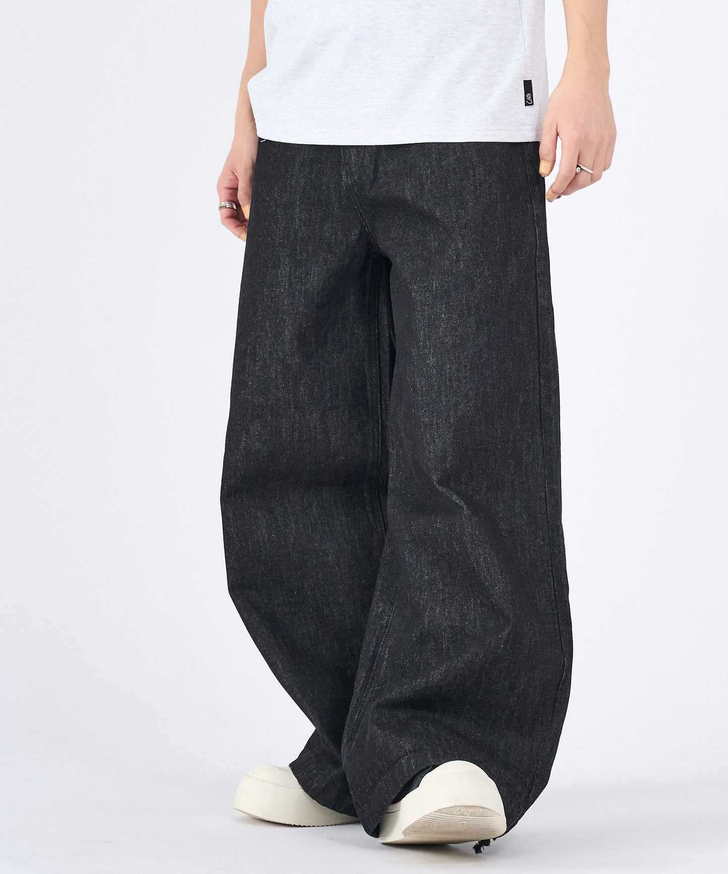 バックアーチロゴデニムパンツ