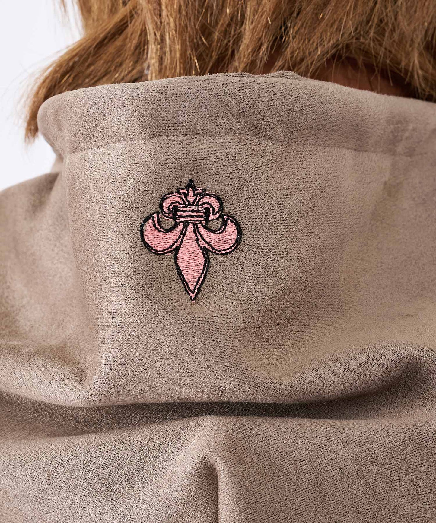 カットスエード　サガラ刺繍セットアップ