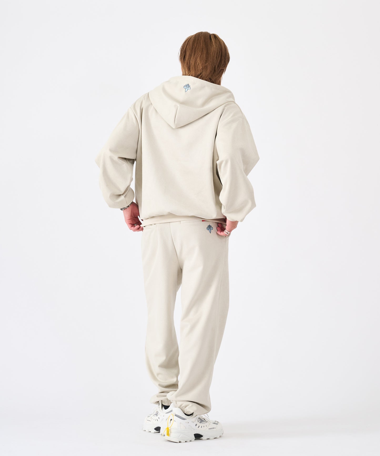 カットスエード　サガラ刺繍セットアップ