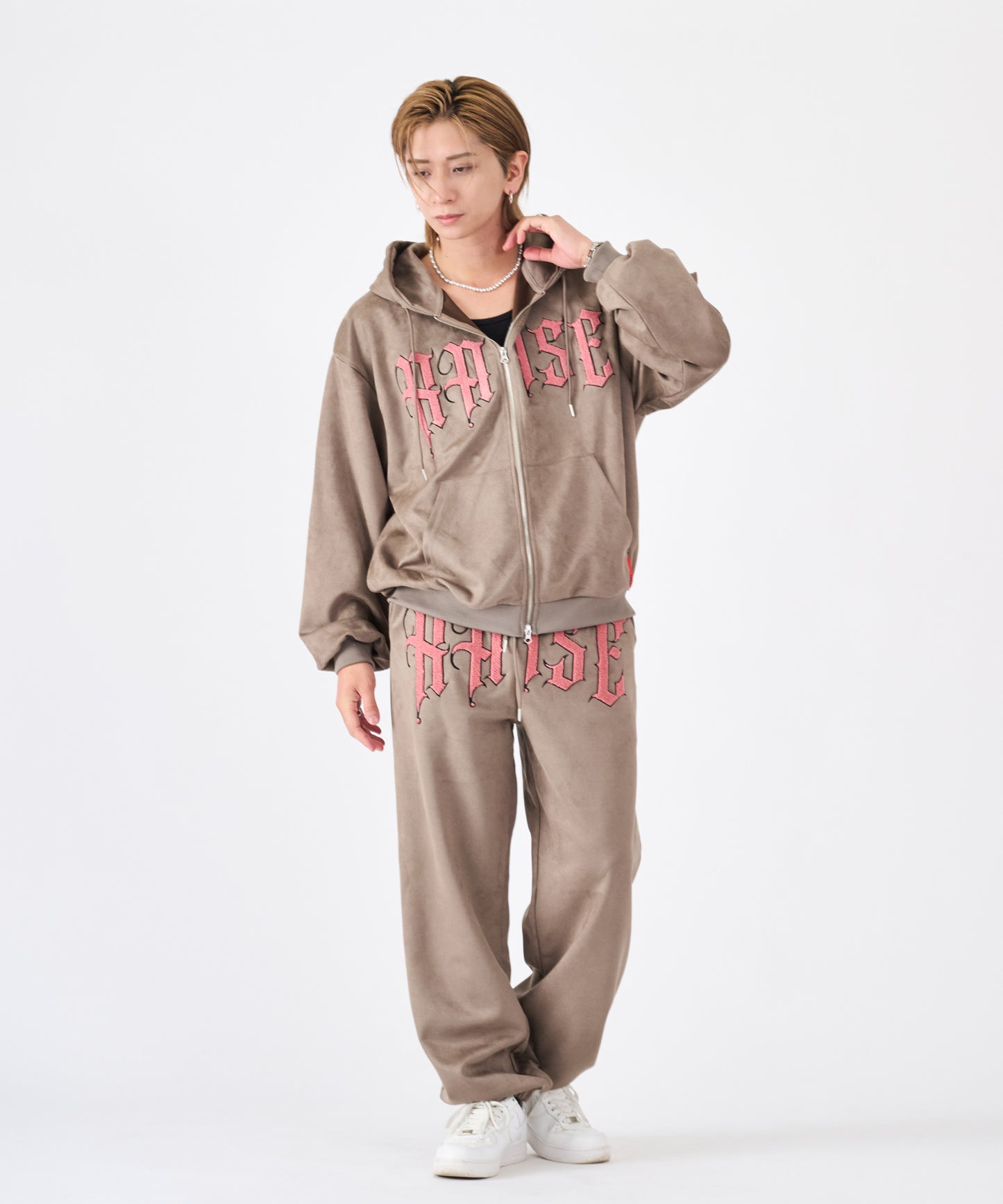 カットスエード　サガラ刺繍セットアップ