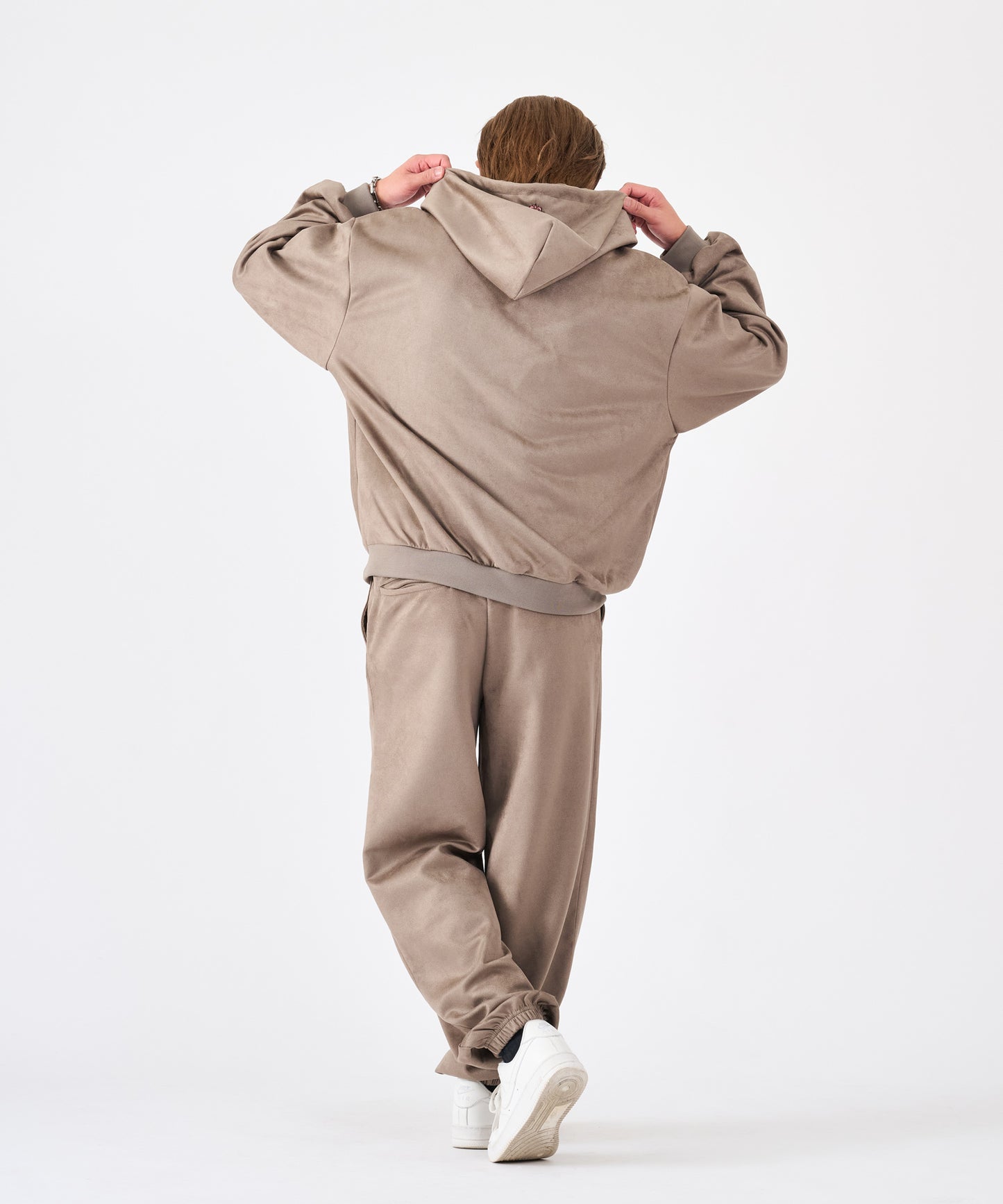 カットスエード　サガラ刺繍セットアップ