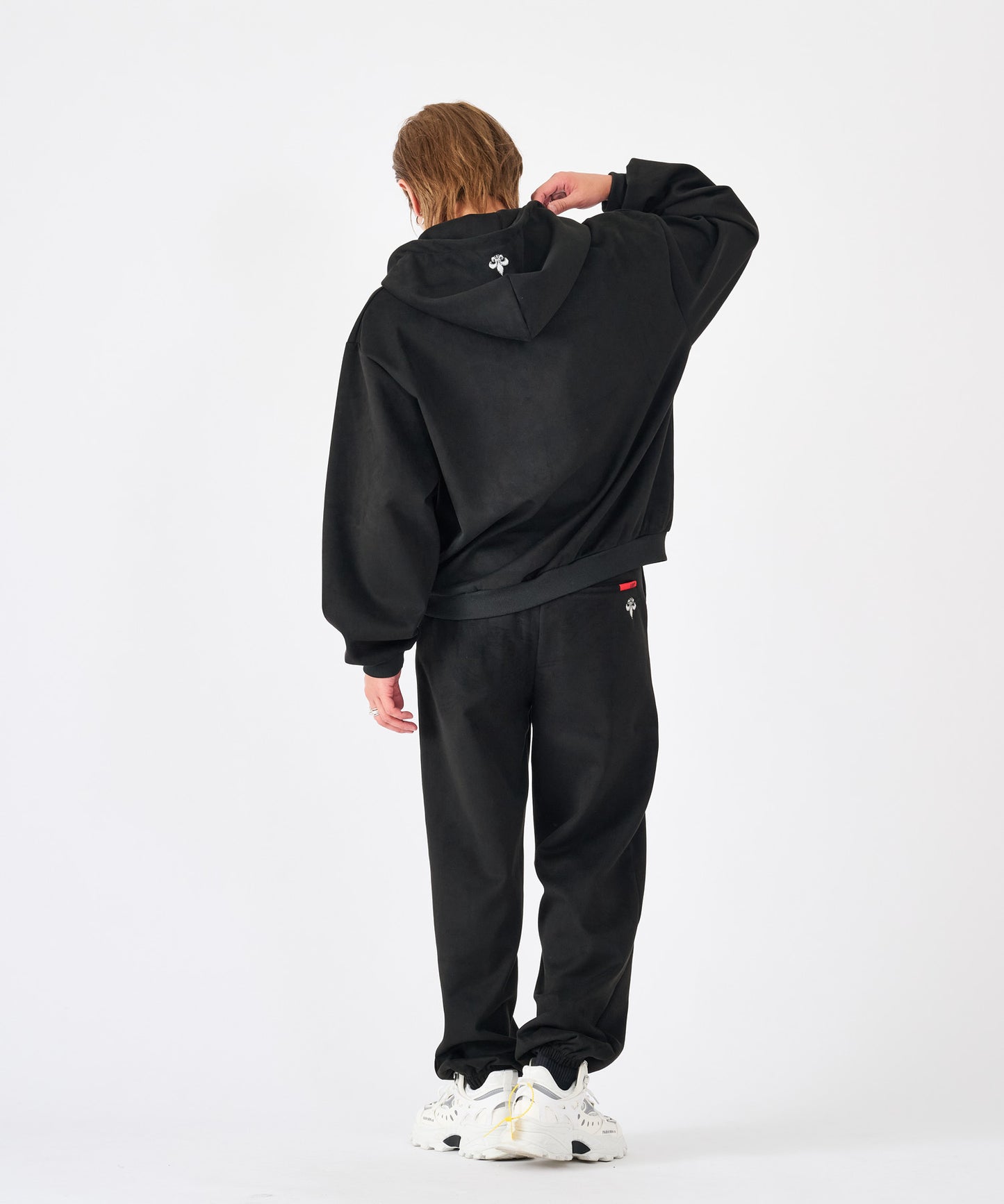 カットスエード　サガラ刺繍セットアップ