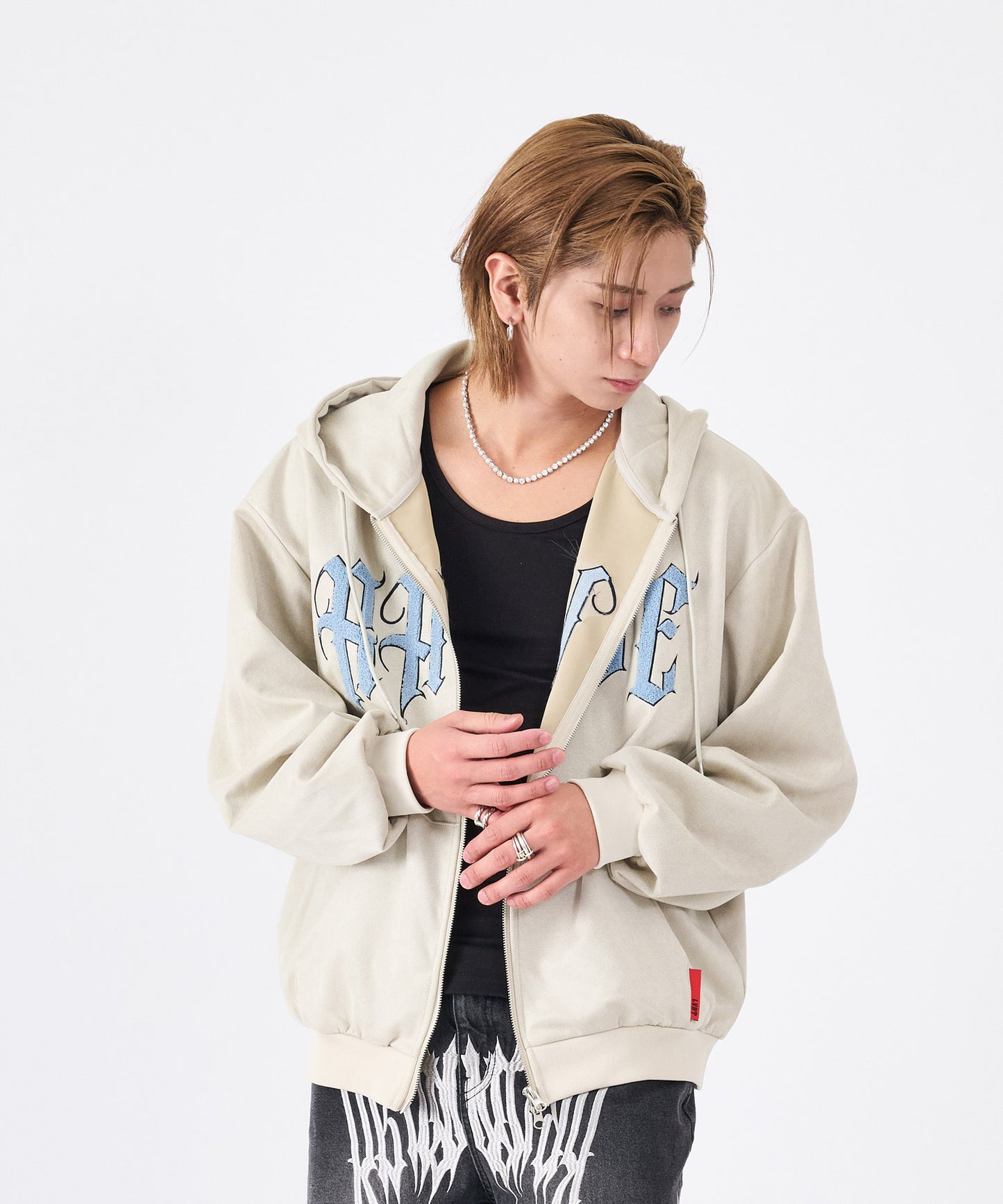 カットスエード　サガラ刺繍ZIPパーカー