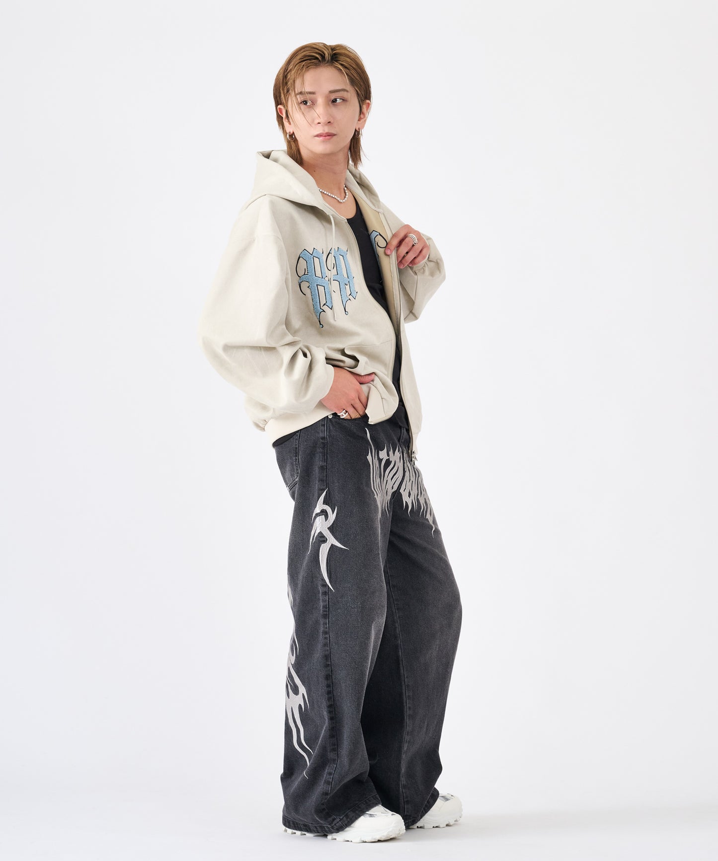 カットスエード　サガラ刺繍ZIPパーカー