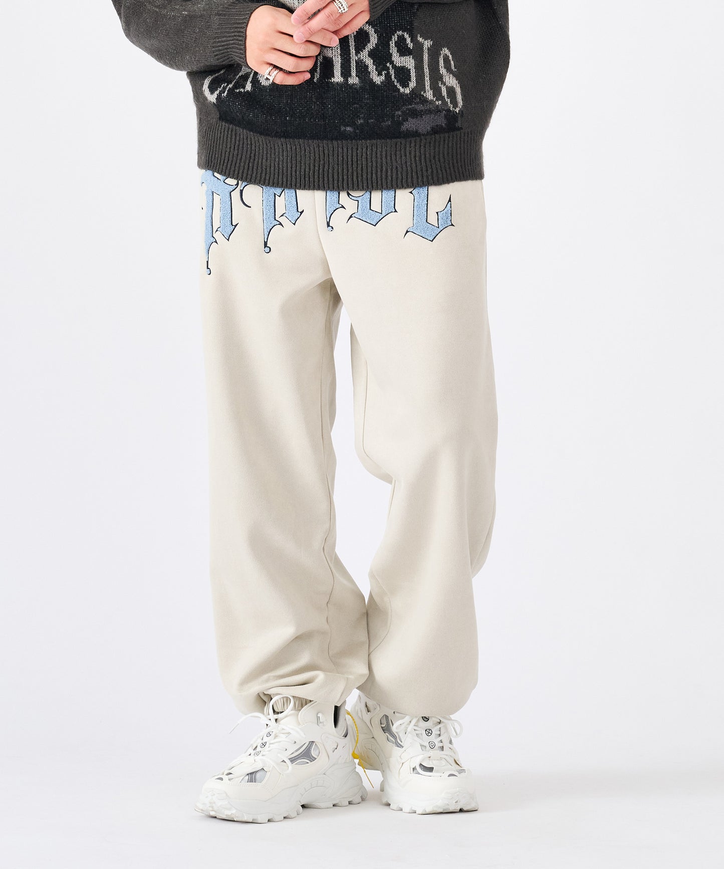 カットスエード　サガラ刺繍パンツ