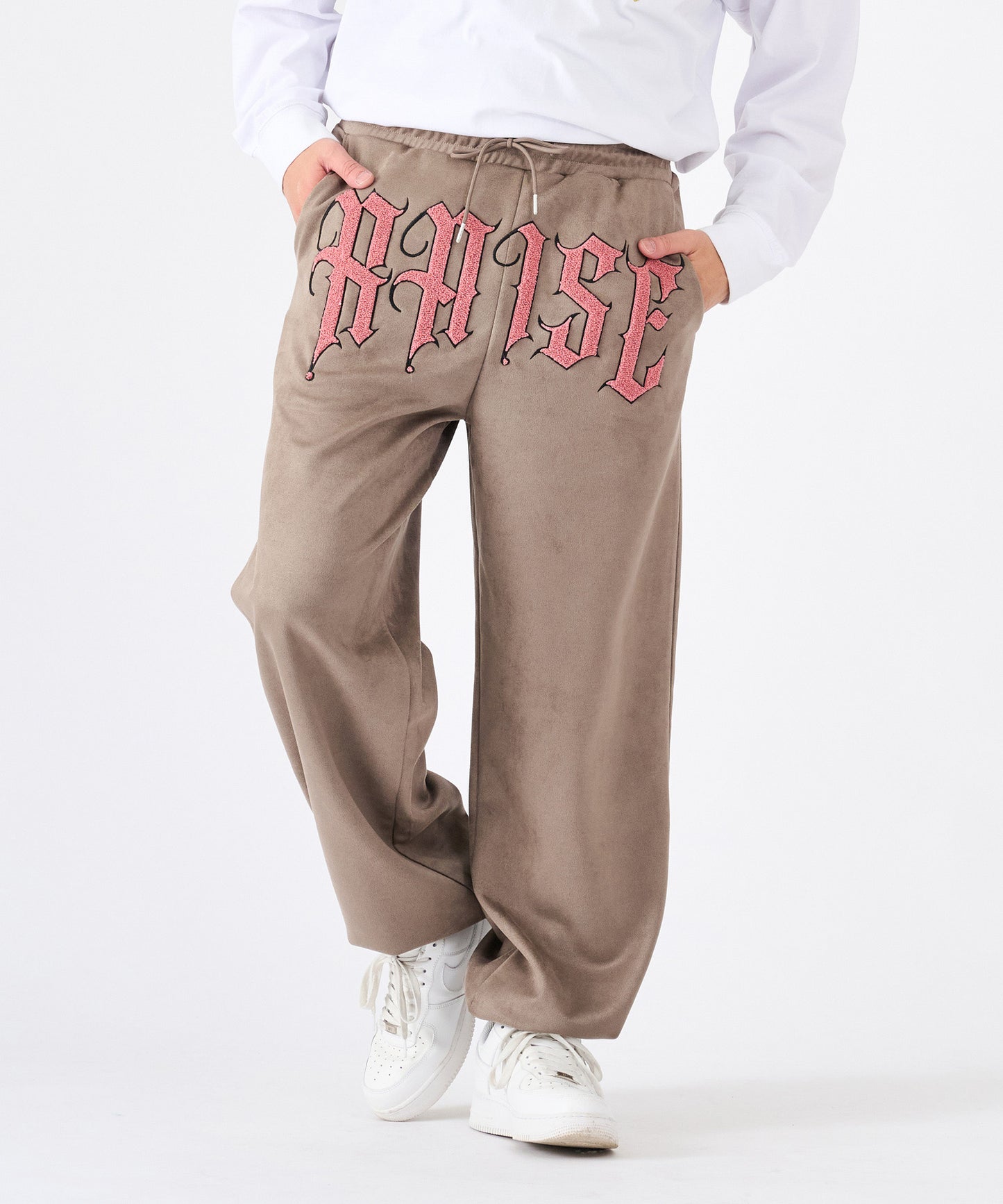 カットスエード　サガラ刺繍パンツ