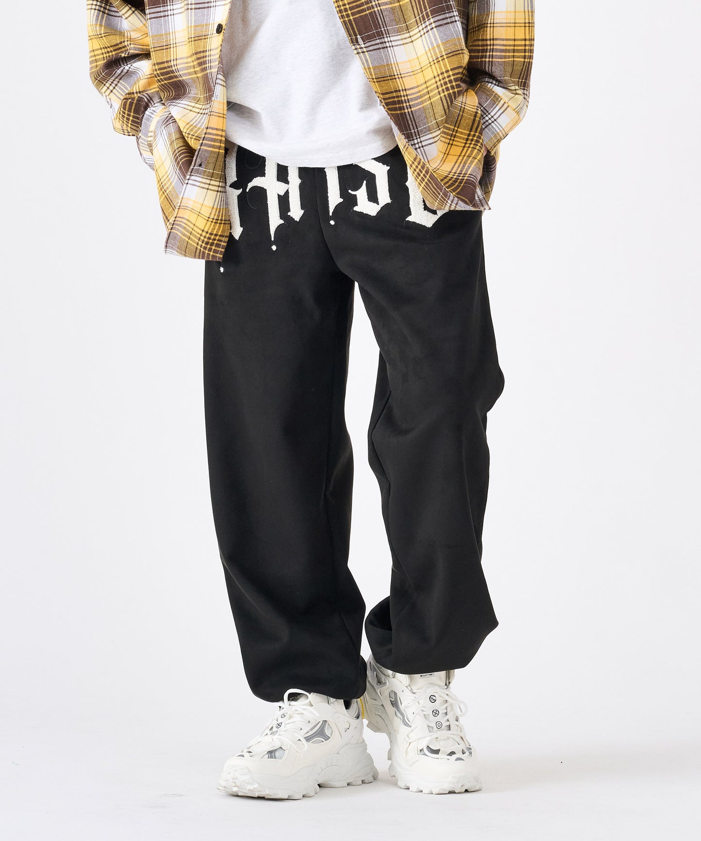 カットスエード　サガラ刺繍パンツ